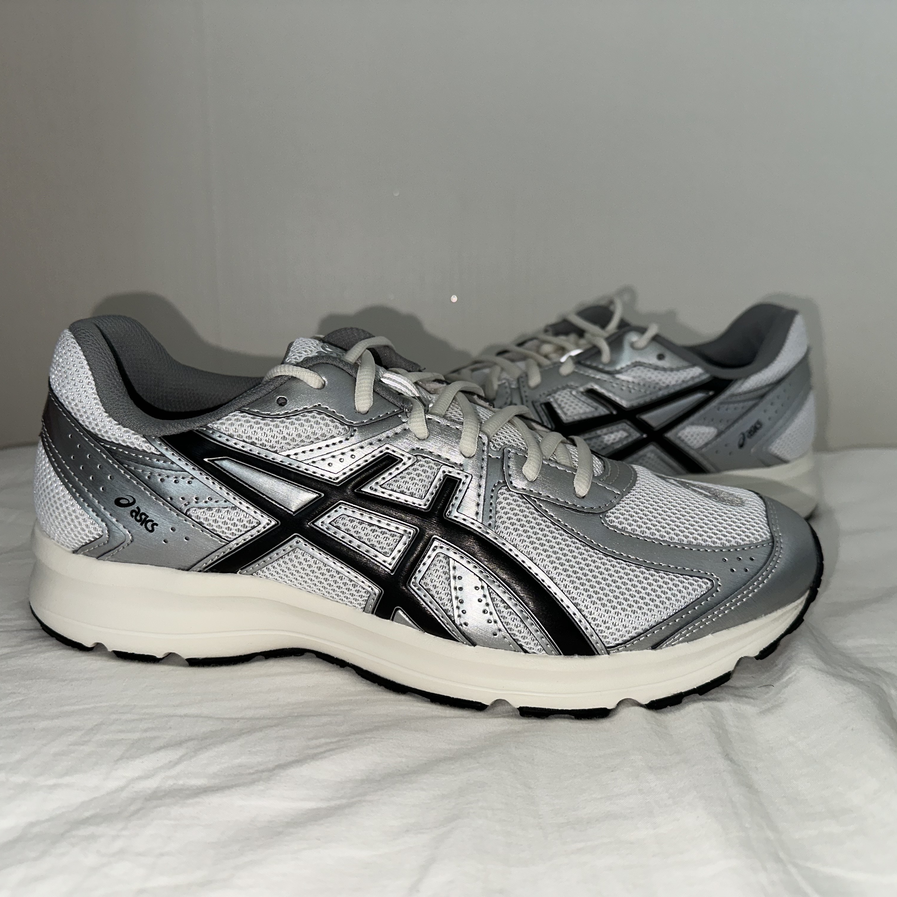 Asics Jog 100 S White Black - 2E Wide 착용 스타일