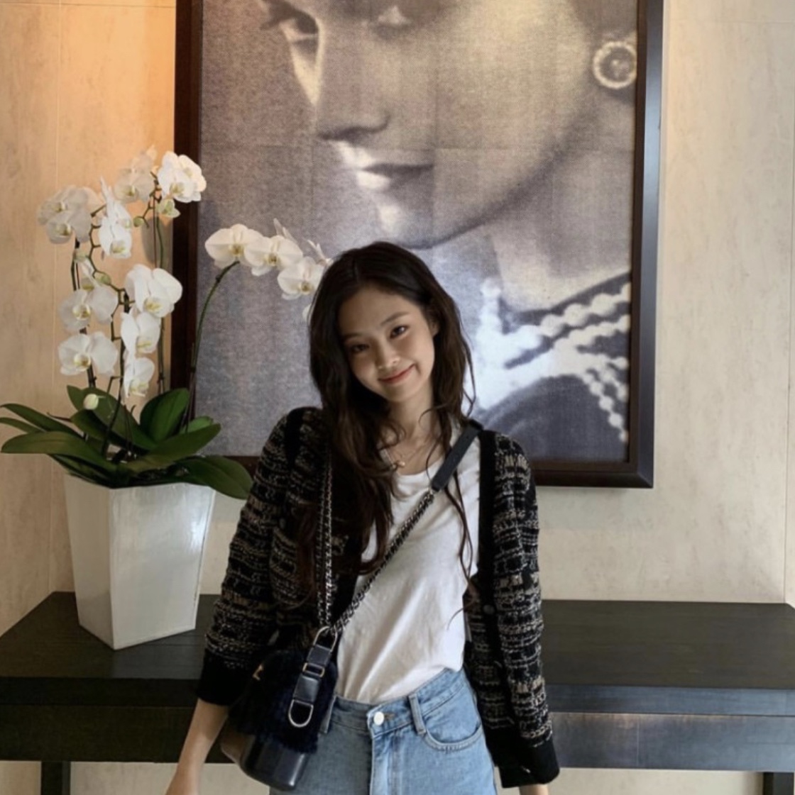 Chanel Gabrielle Small Hobo Bag Aged Calfskin & Gold Black 착용 스타일 - 1