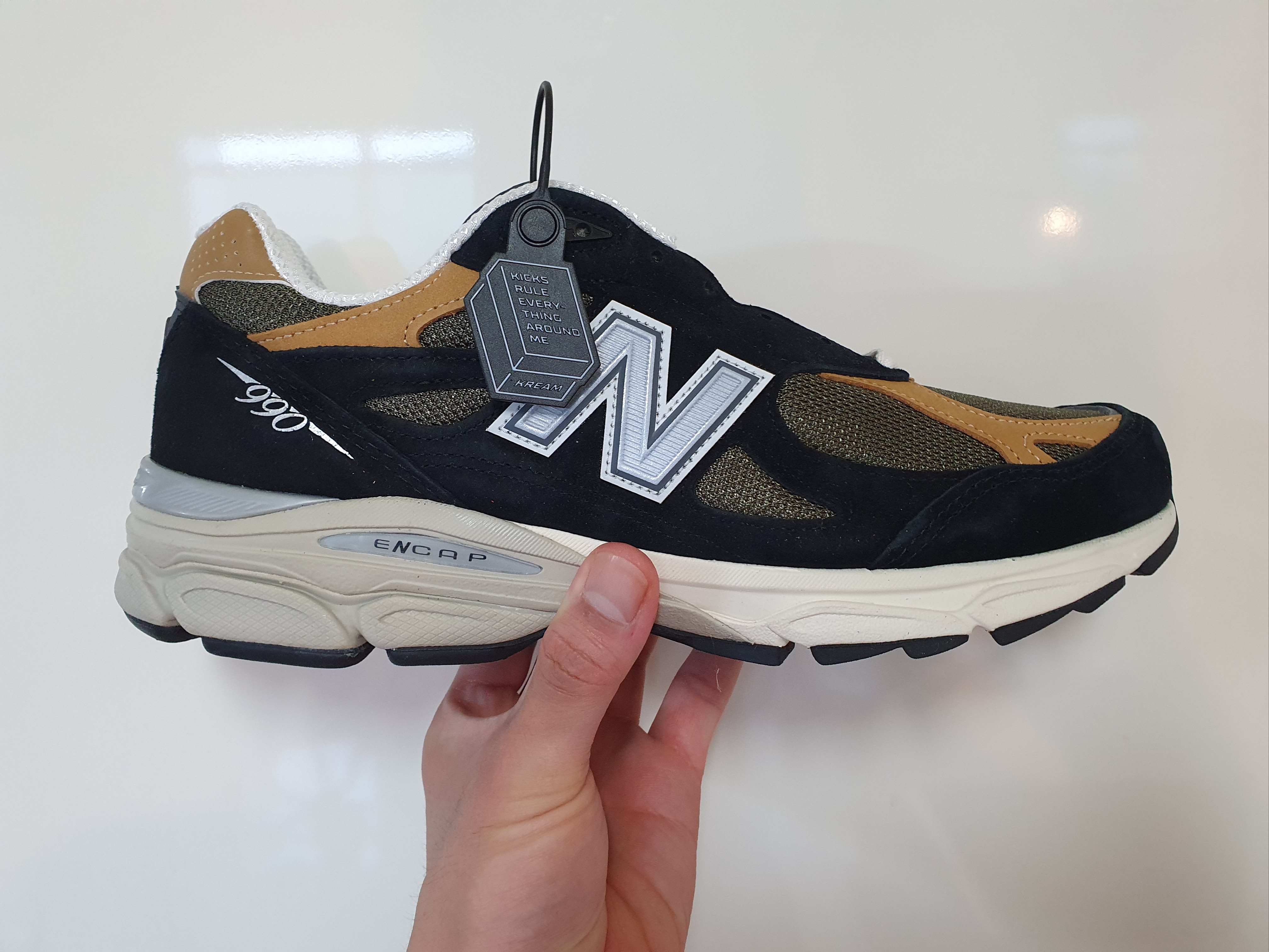 New Balance 990v3 Made in USA Black Tan 착용 스타일