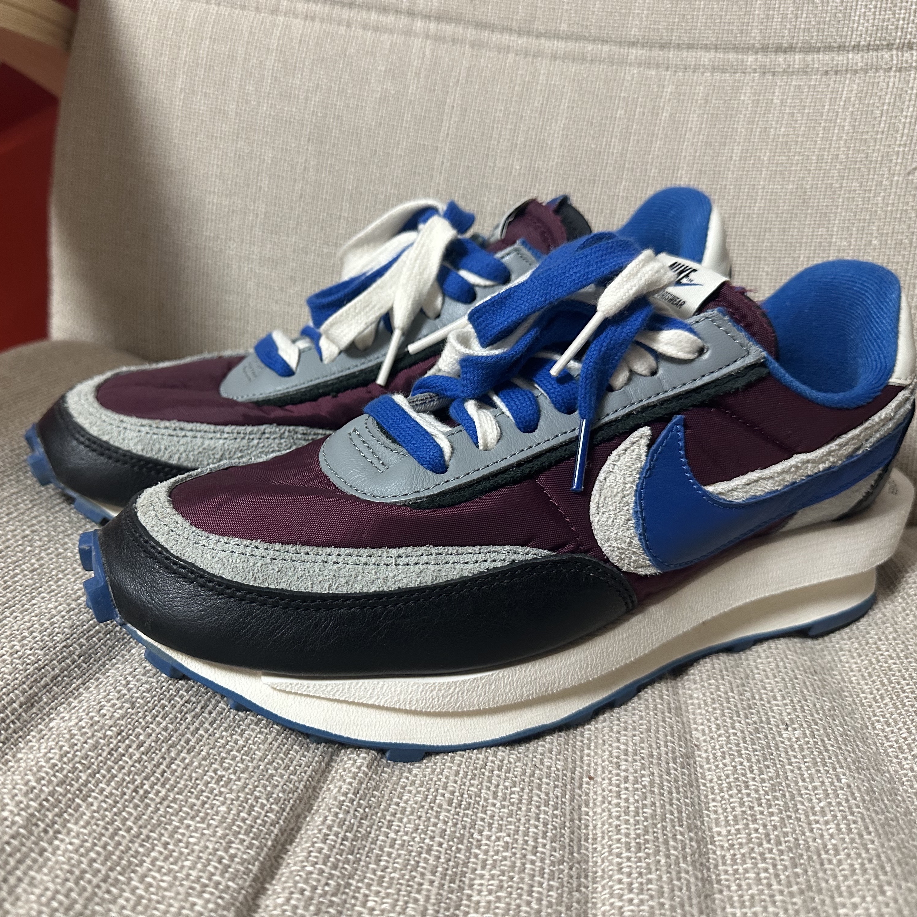 Nike x Sacai x Undercover LDWaffle Night Maroon Team Royal 착용 스타일