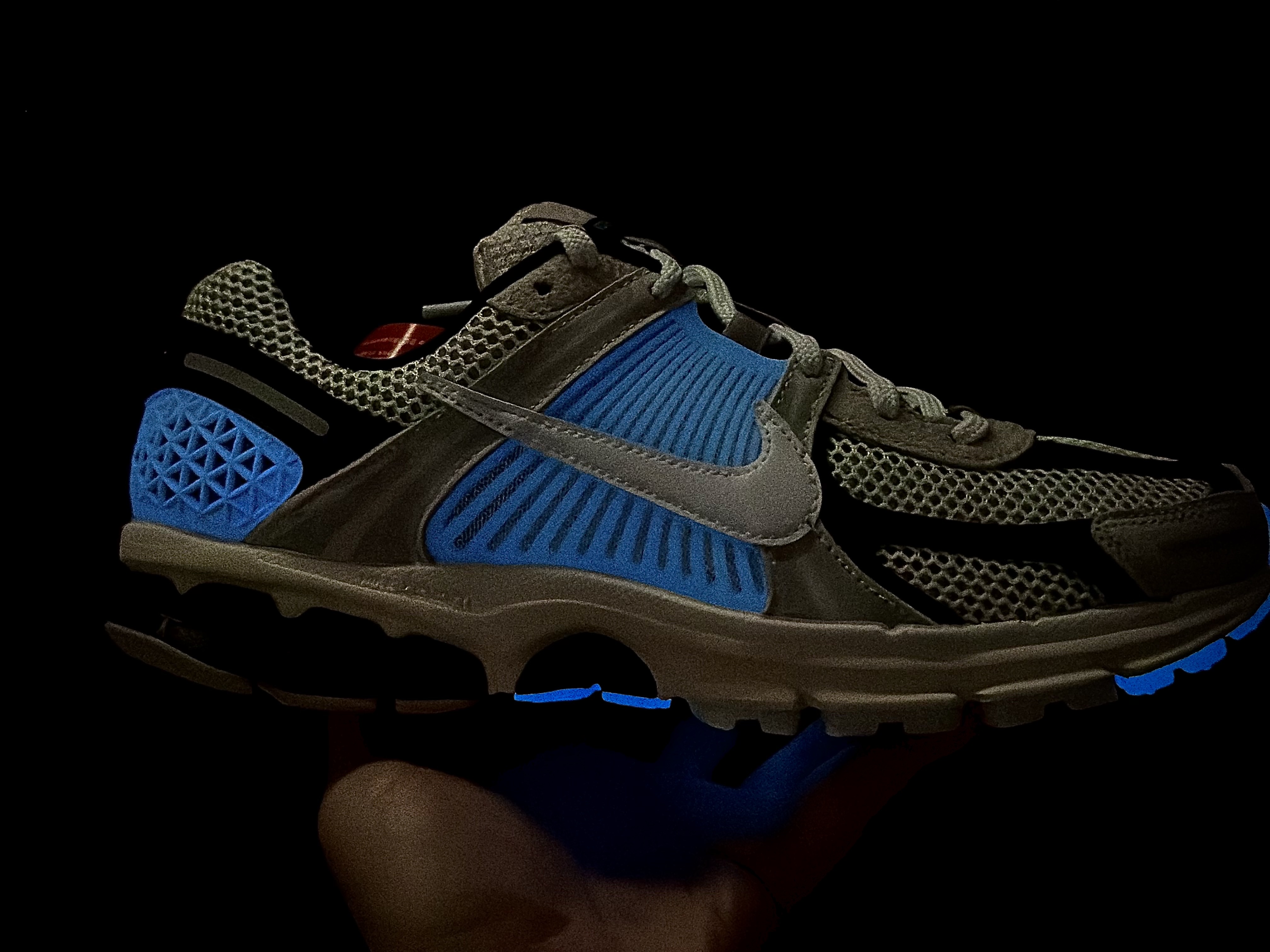 Nike Zoom Vomero 5 Light Bone and Black 착용 스타일 - 1