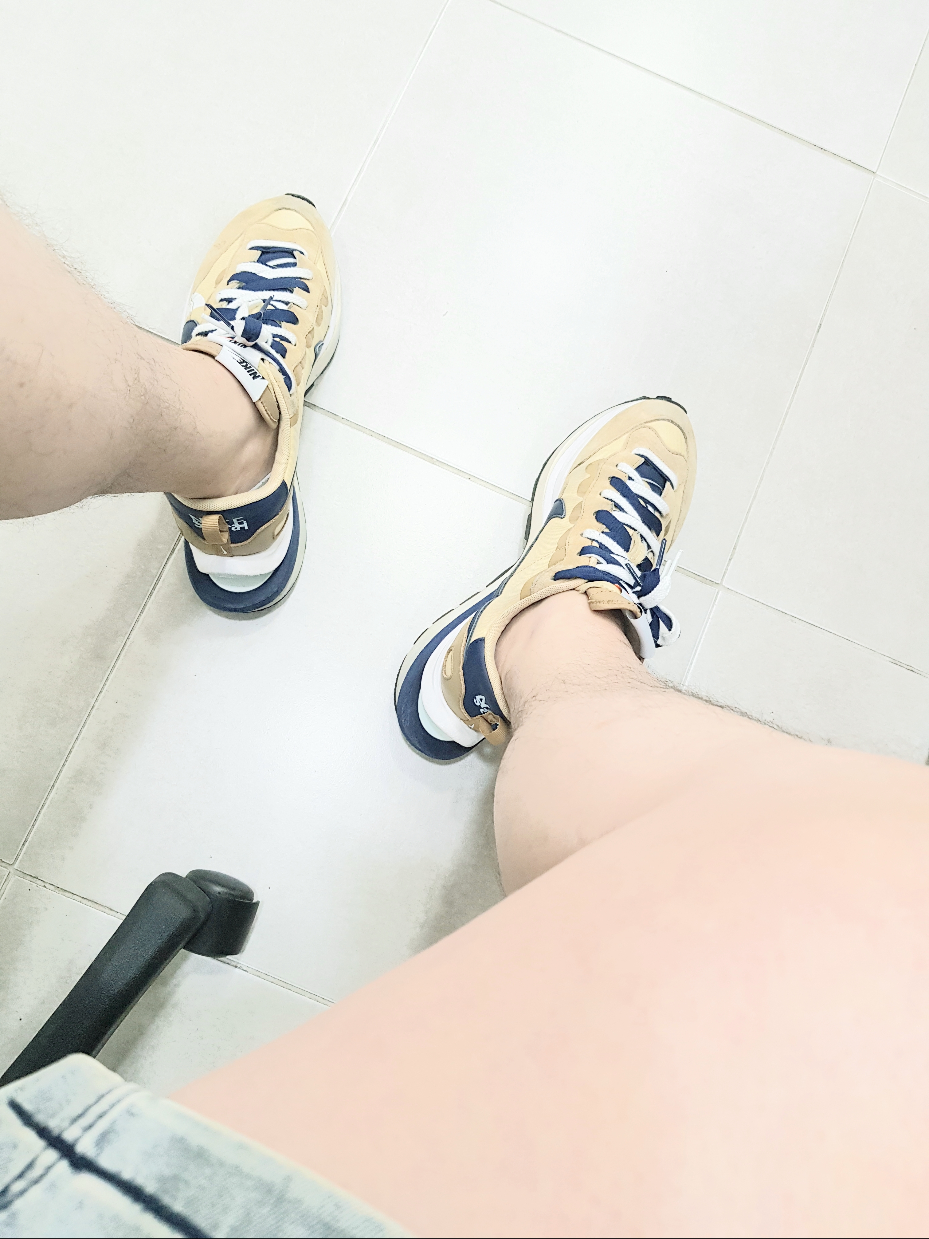 Nike x Sacai VaporWaffle Sesame and Blue Void 착용 스타일