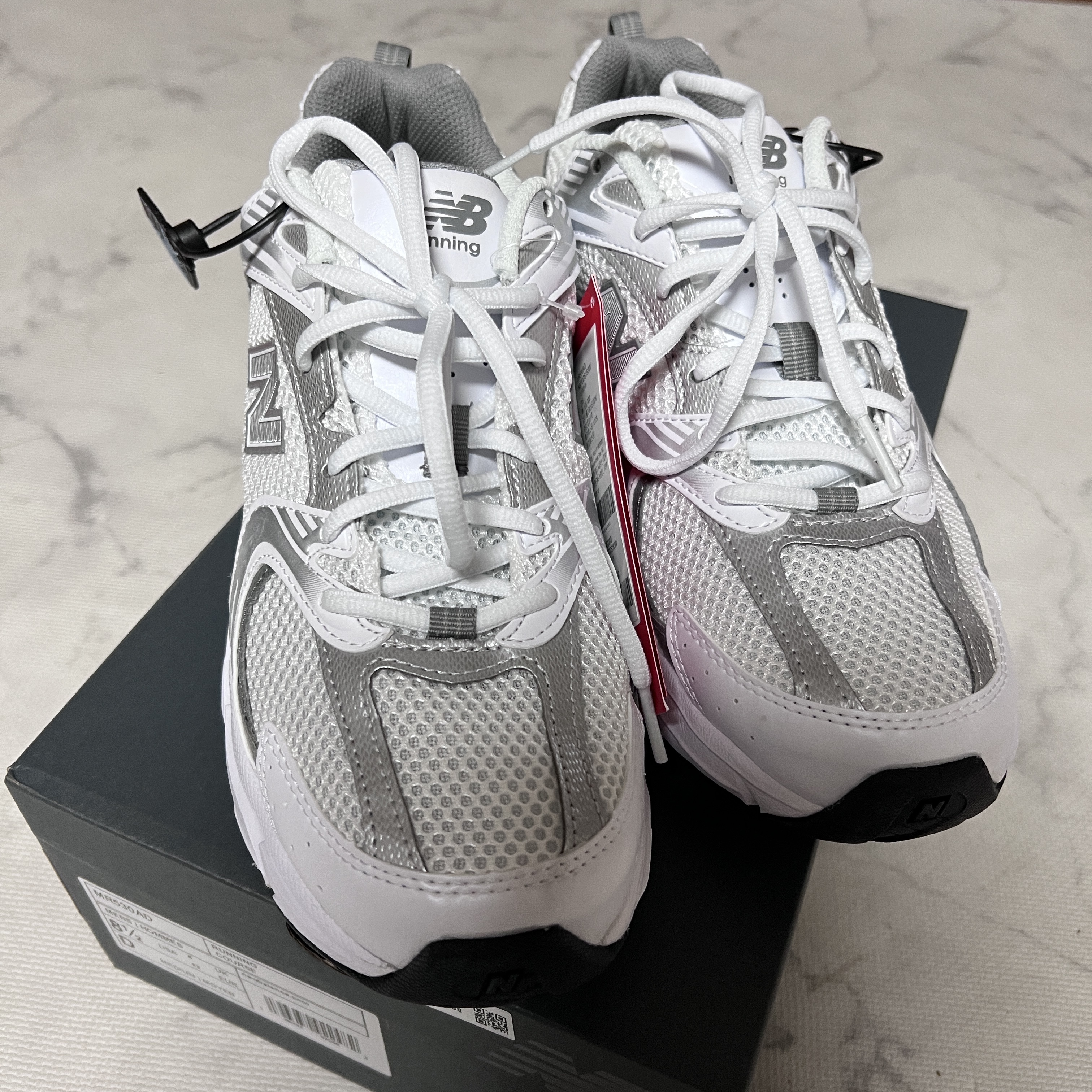 New Balance 530 White Silver 착용 스타일