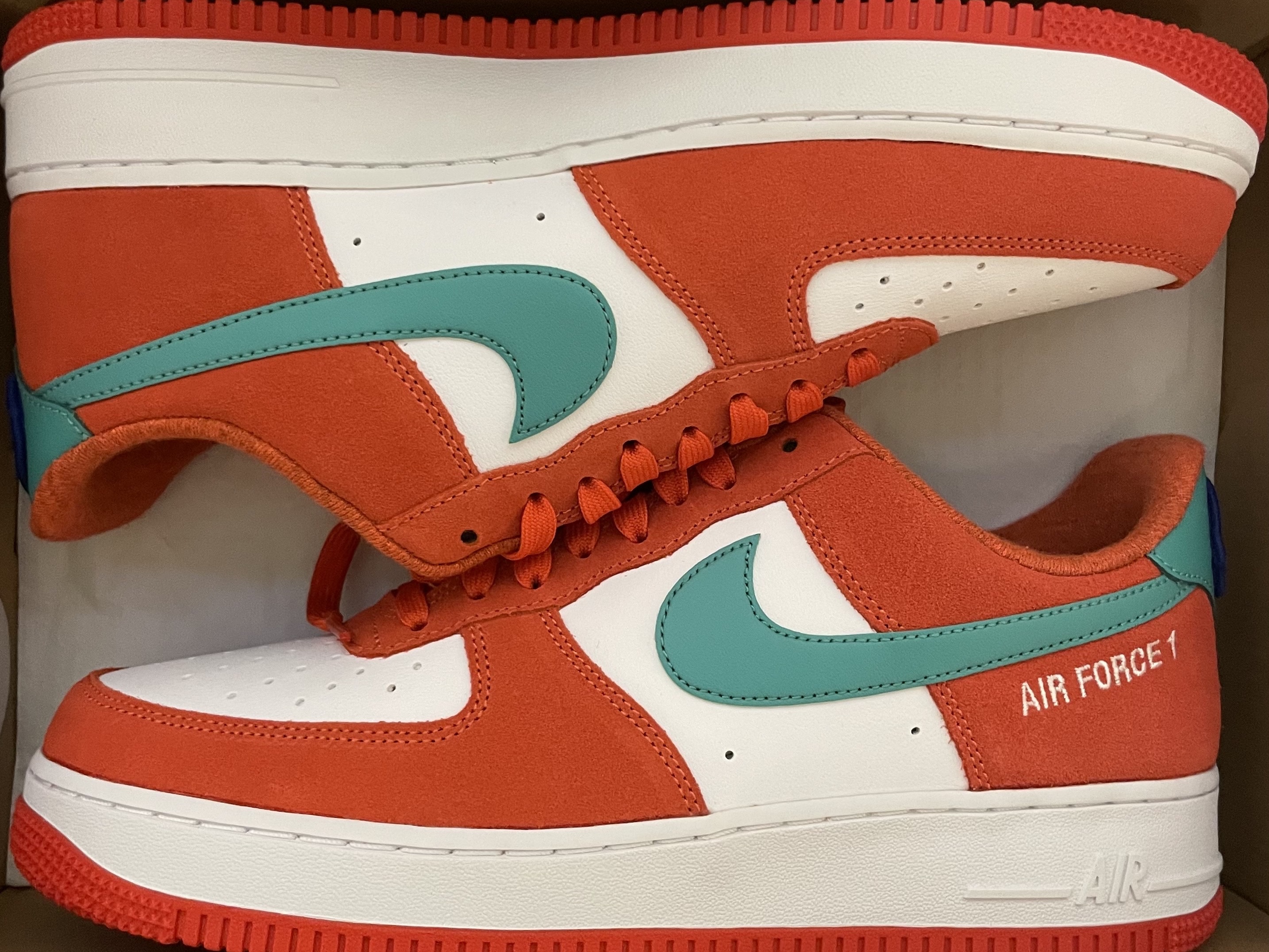 Nike Air Force 1 '07 LV8 Athletic Club Rush Orange Washed Teal 착용 스타일 - 1