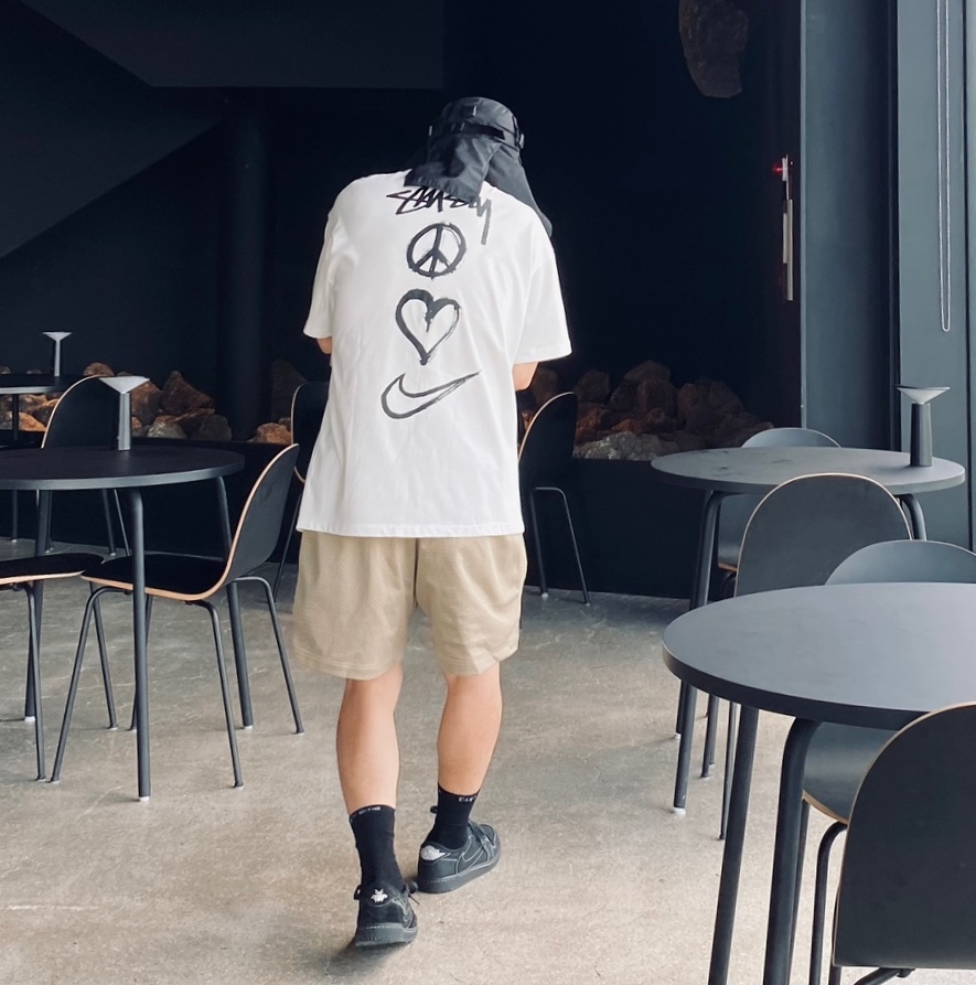 Nike x Matthew M Williams NRG AW84 Cap Black, Nike x Stussy NRG RA T-Shirt Summit White (DM4943-121) 착용 스타일