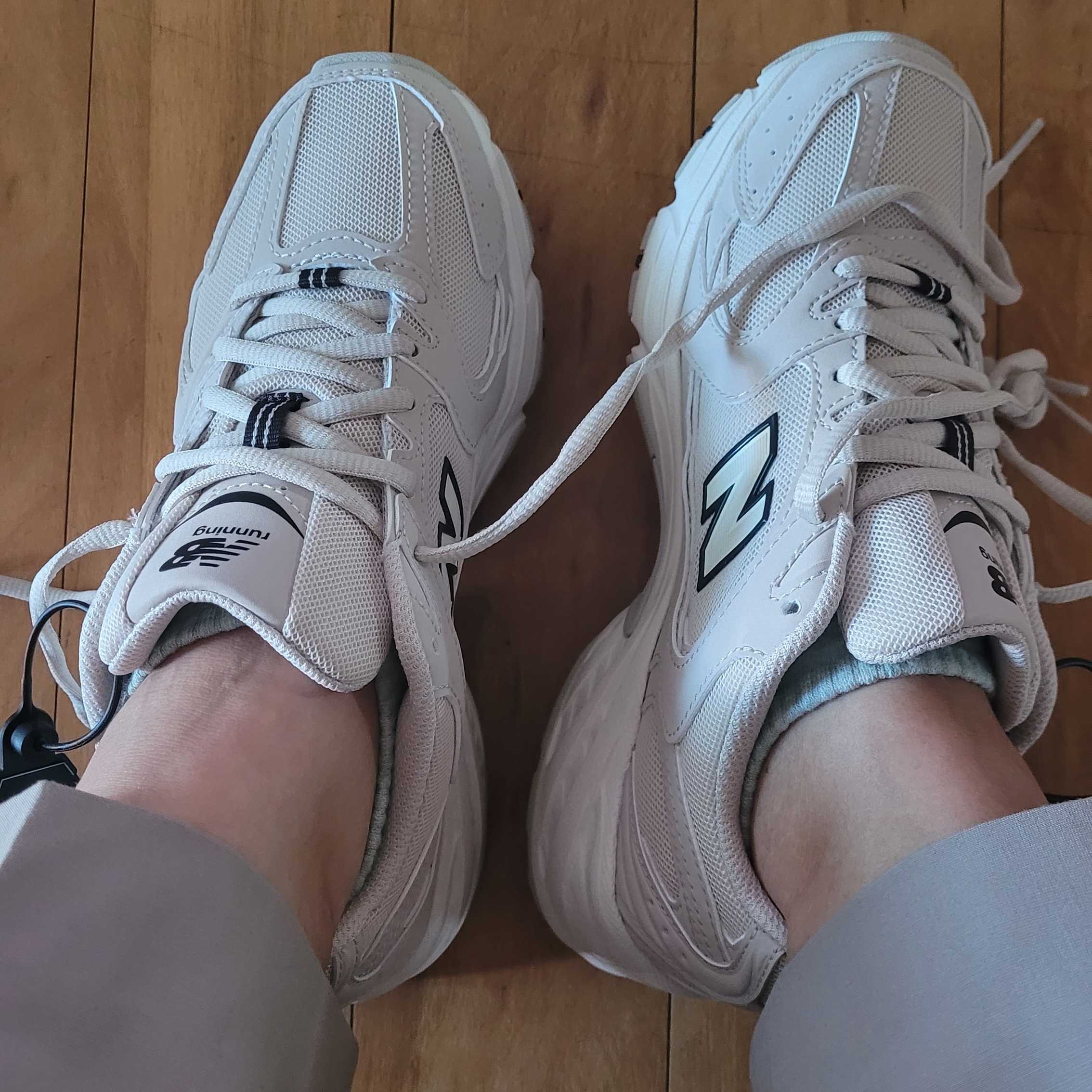 New Balance 530 Ivory 착용 스타일 - 1