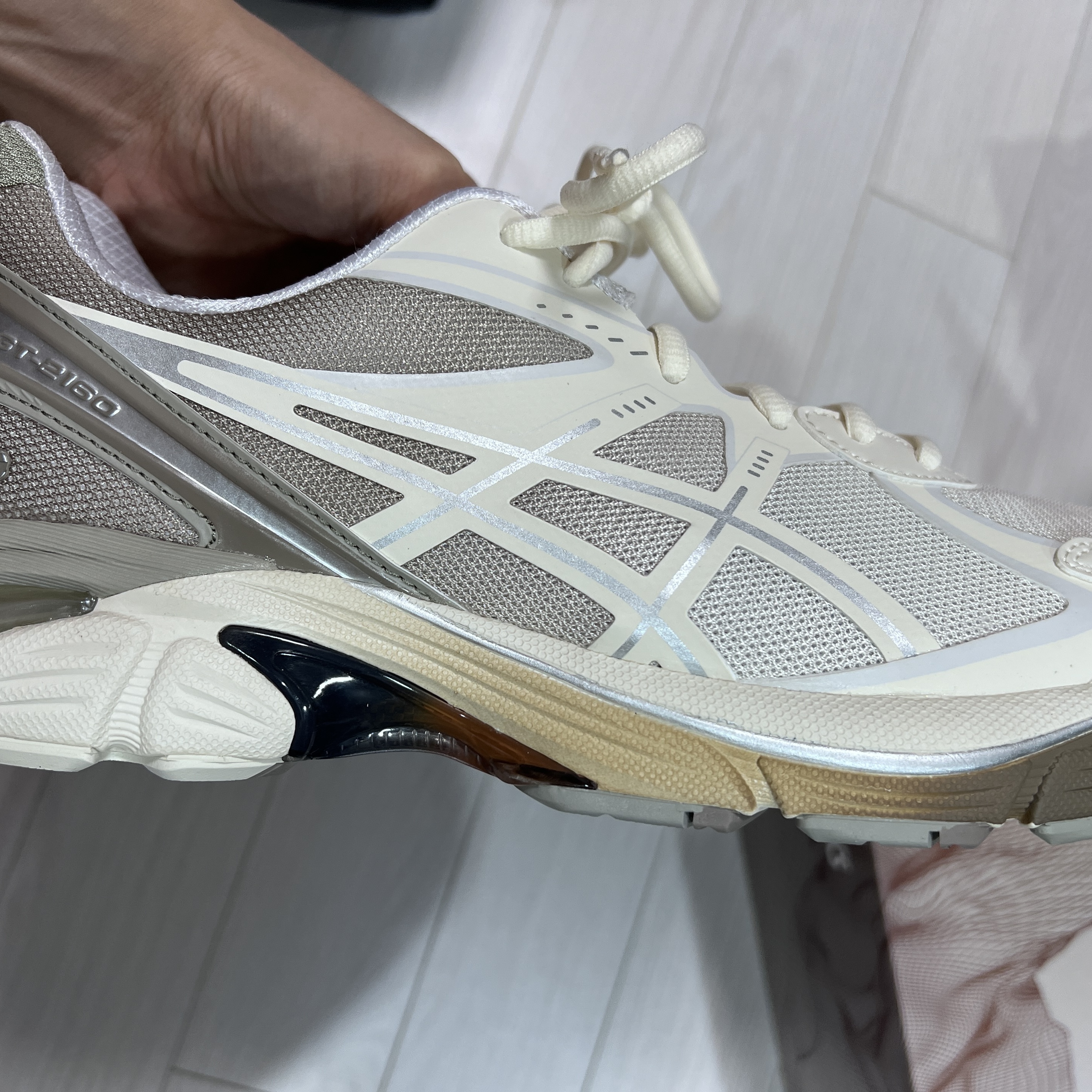 Asics x Dime GT-2160 Arctic Wolf London Fog 착용 스타일 - 4