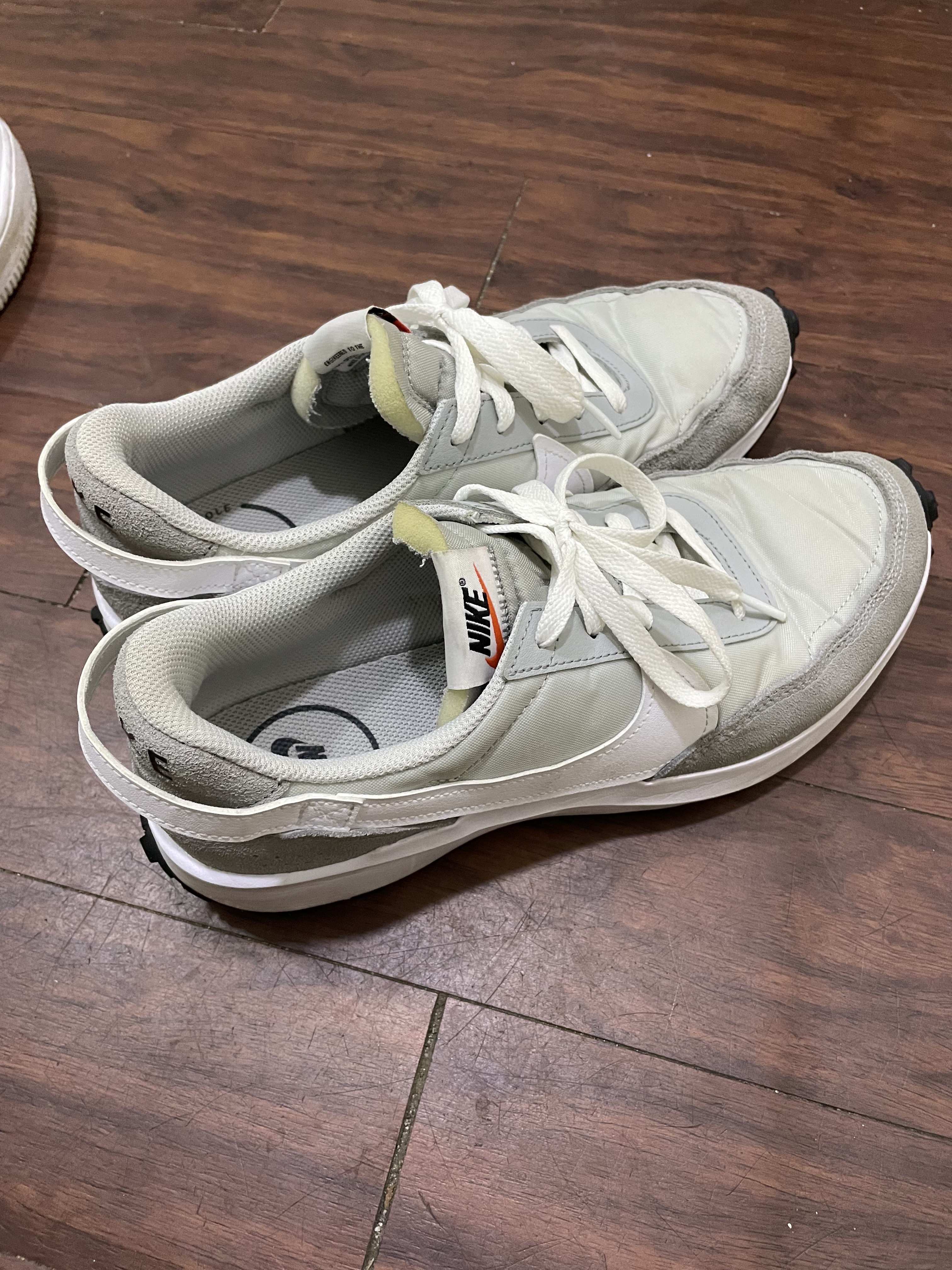 Nike Waffle Debut Grey Fog White 착용 스타일
