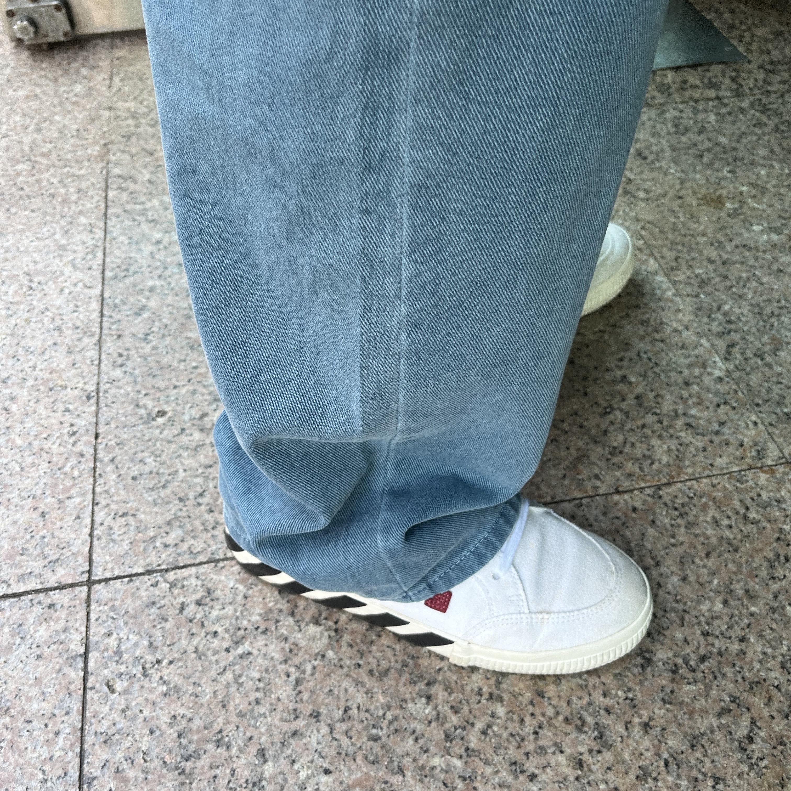 Off-White Vulcanized Sneakers Low White Ochre - 21SS 착용 스타일