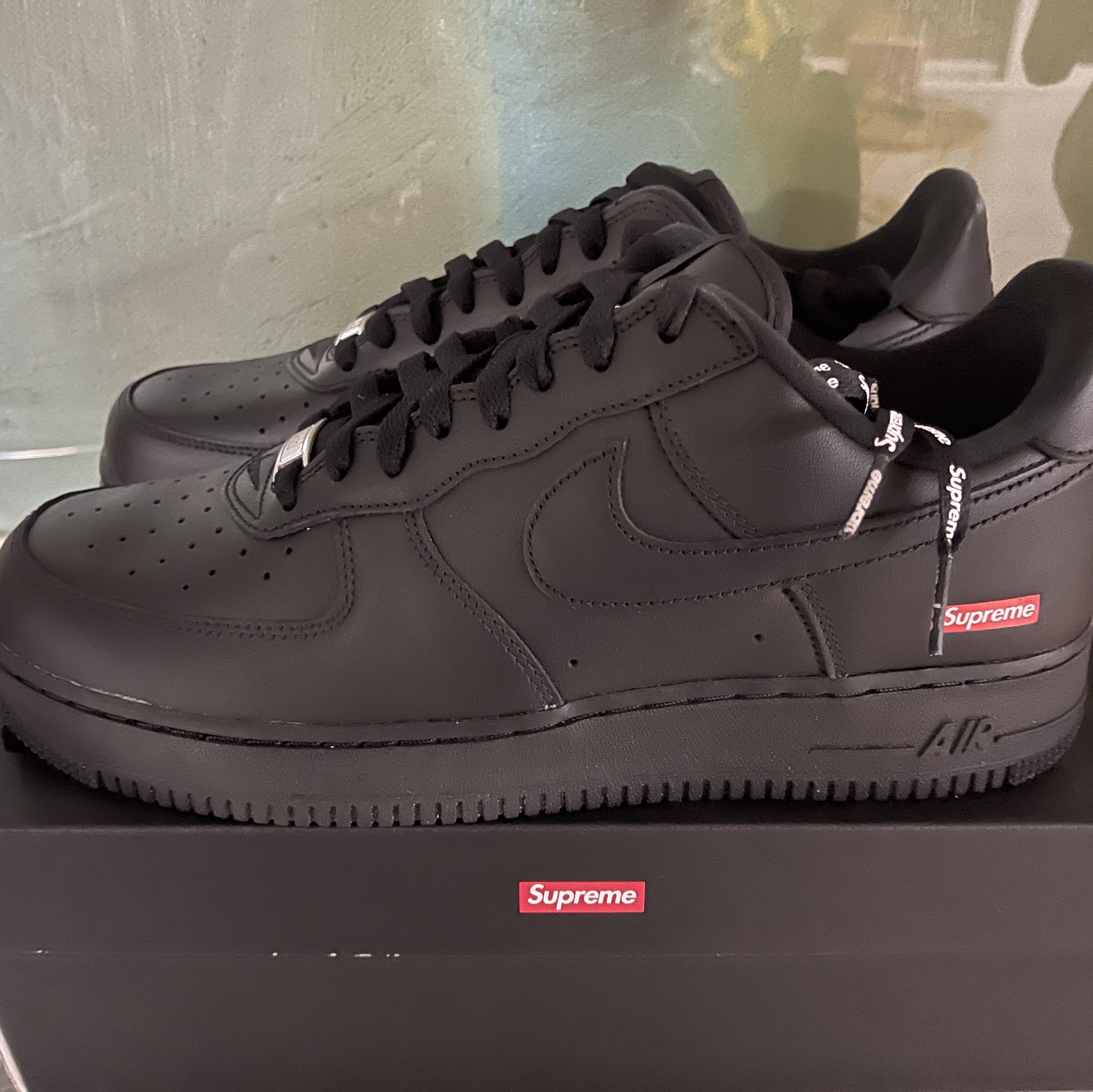 Nike x Supreme Air Force 1 Low Black 착용 스타일