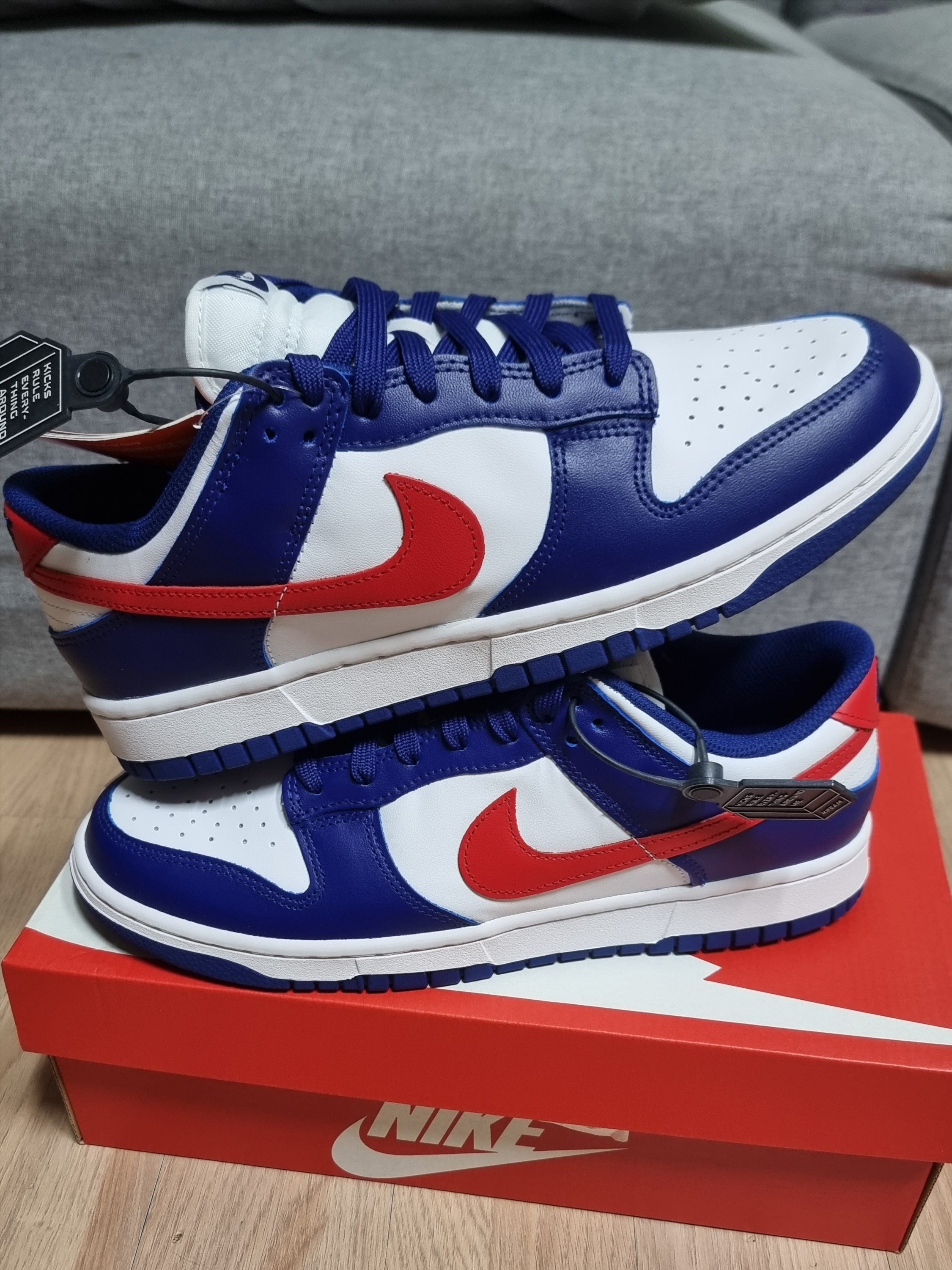 (W) Nike Dunk Low White and University Red 착용 스타일 - 2