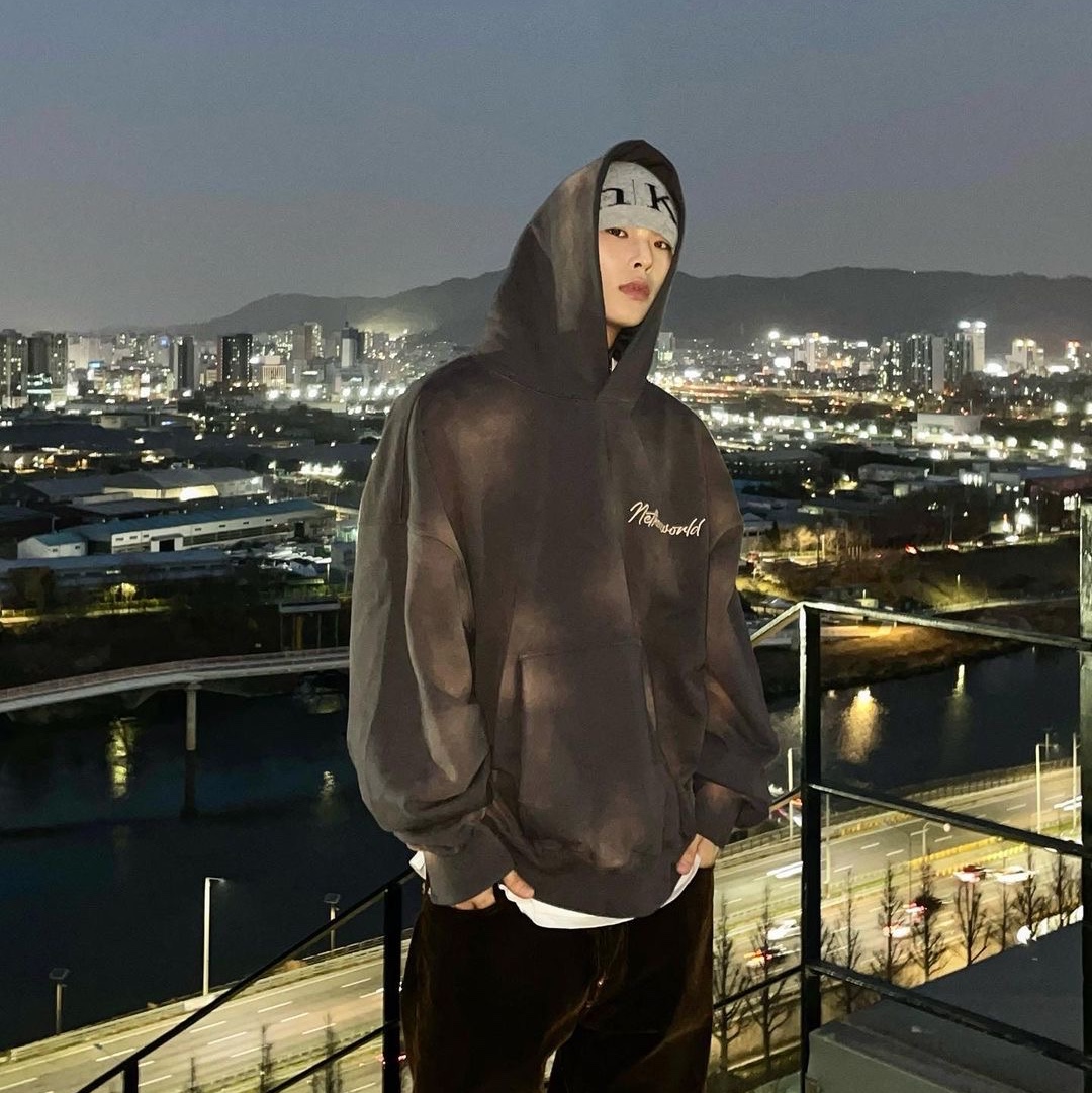 Netherworld Washed Hoodie Grey 착용 스타일