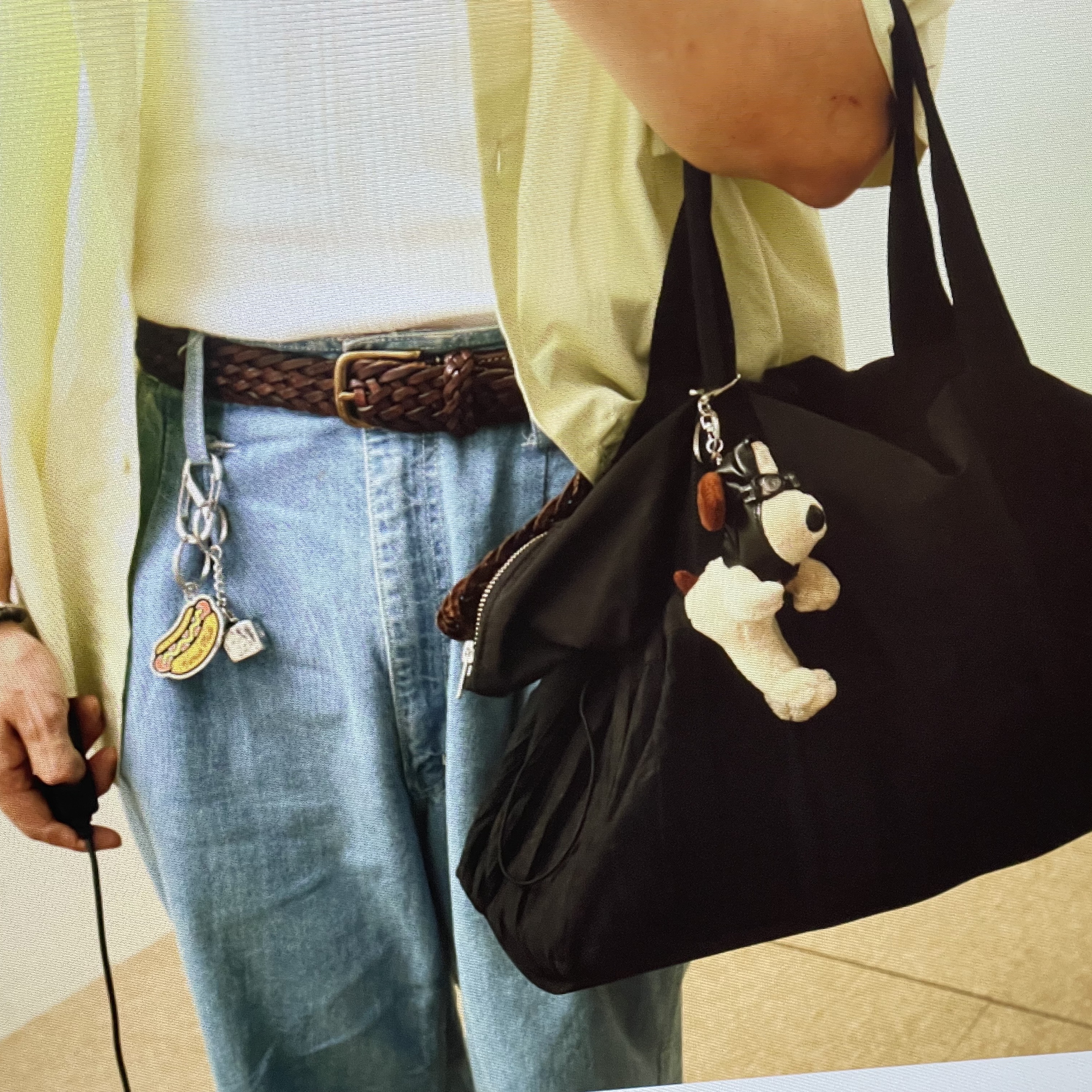 Stussy Metal Dice Keychain Silver 착용 스타일 - 1