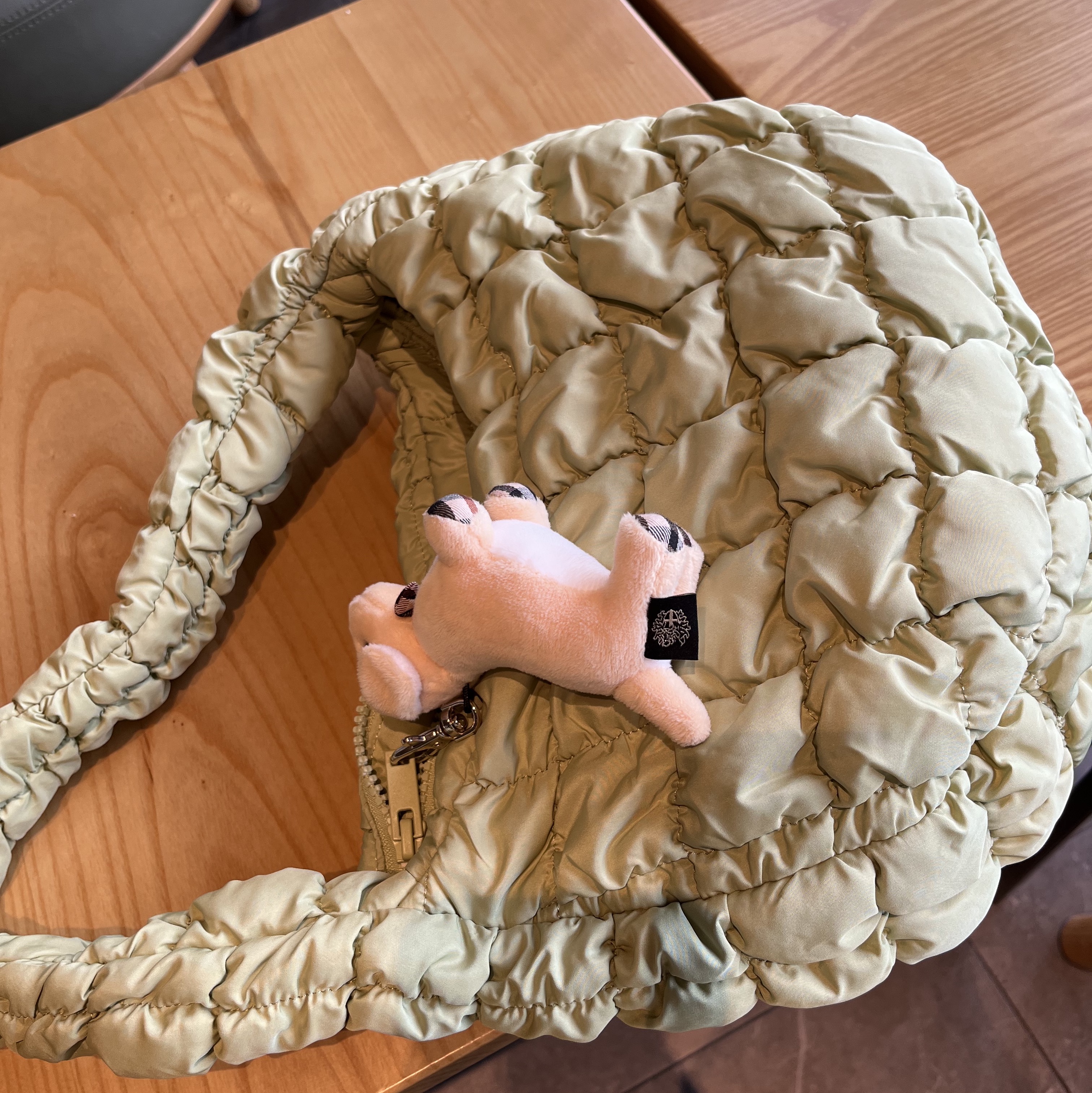 COS Quilted Mini Bag Light Green 착용 스타일