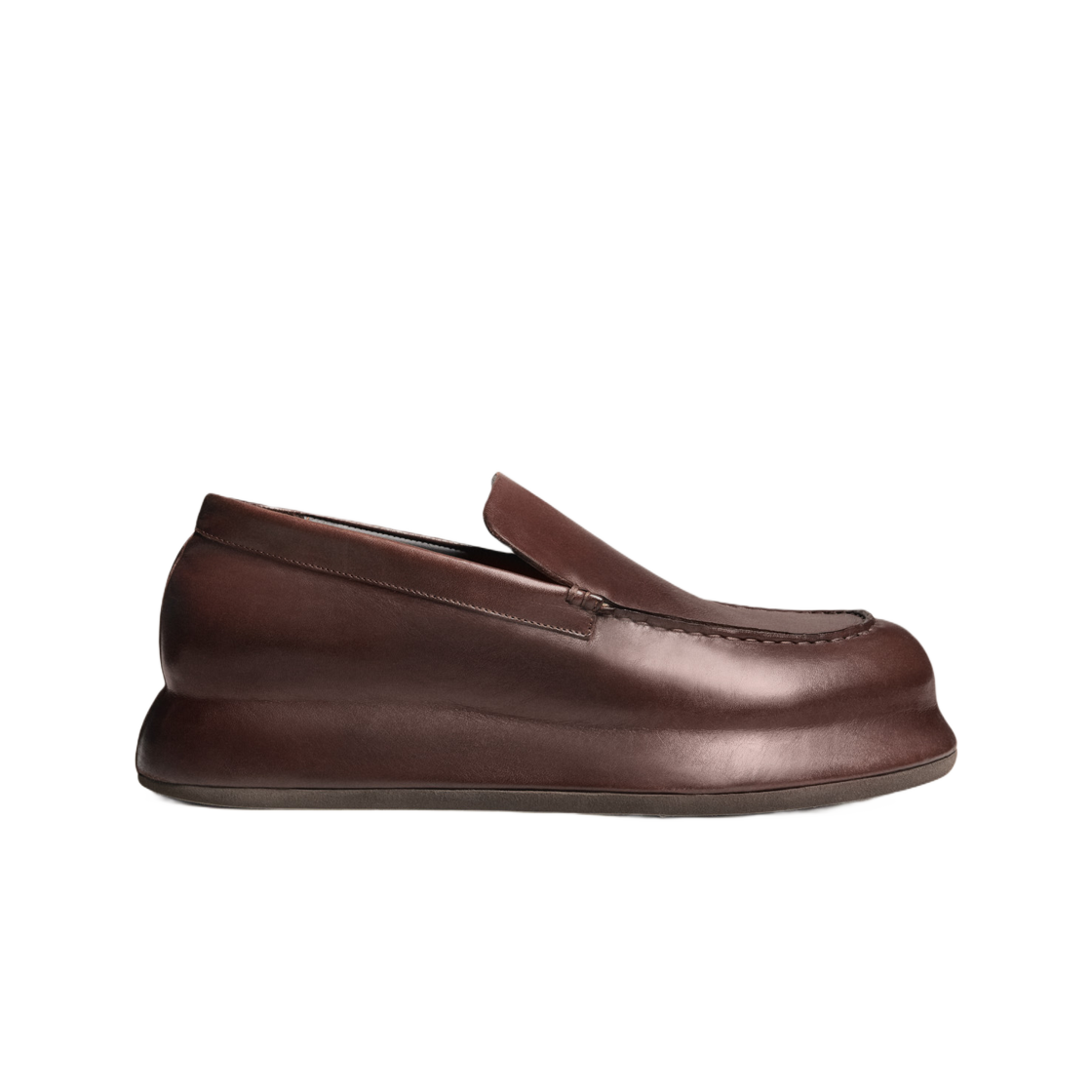 자크뮈스 레 모카신 브리치올라 스컬프티드 로퍼 브라운(Jacquemus Les Mocassins Bricciola Sculpted Loafers Brown) - 1