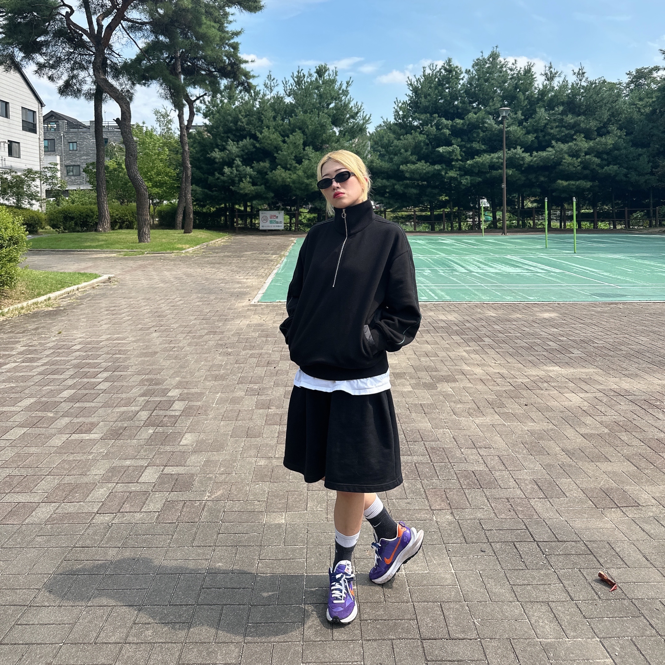 Nike x Sacai VaporWaffle Dark Iris, Darkr8m Studio x Hardhitters Satin Reflective Logo Cap 착용 스타일 - 2