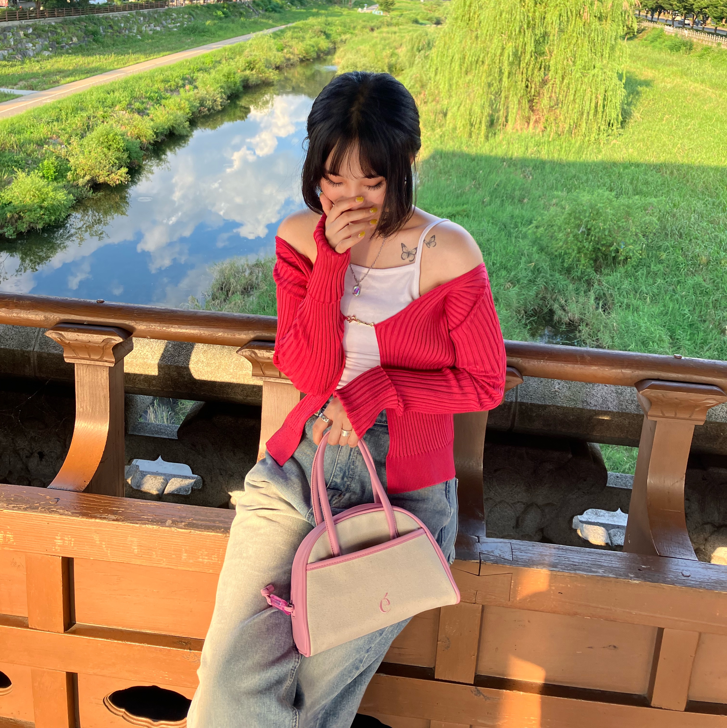 (W) Jacquemus La Maille Pralu Micro Charm Logo Cardigan Pink 착용 스타일 - 1