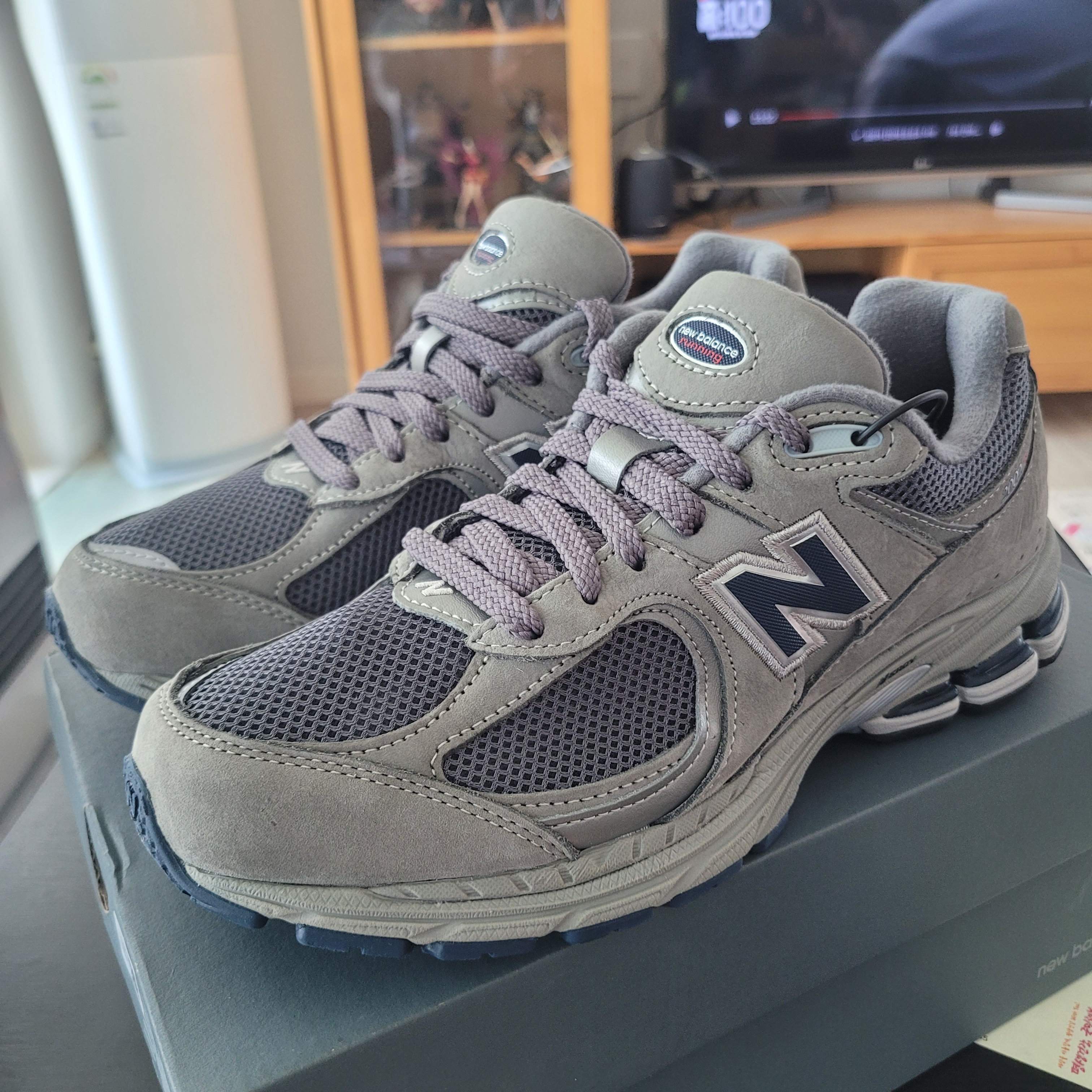 New Balance 2002R Gray 착용 스타일 - 1