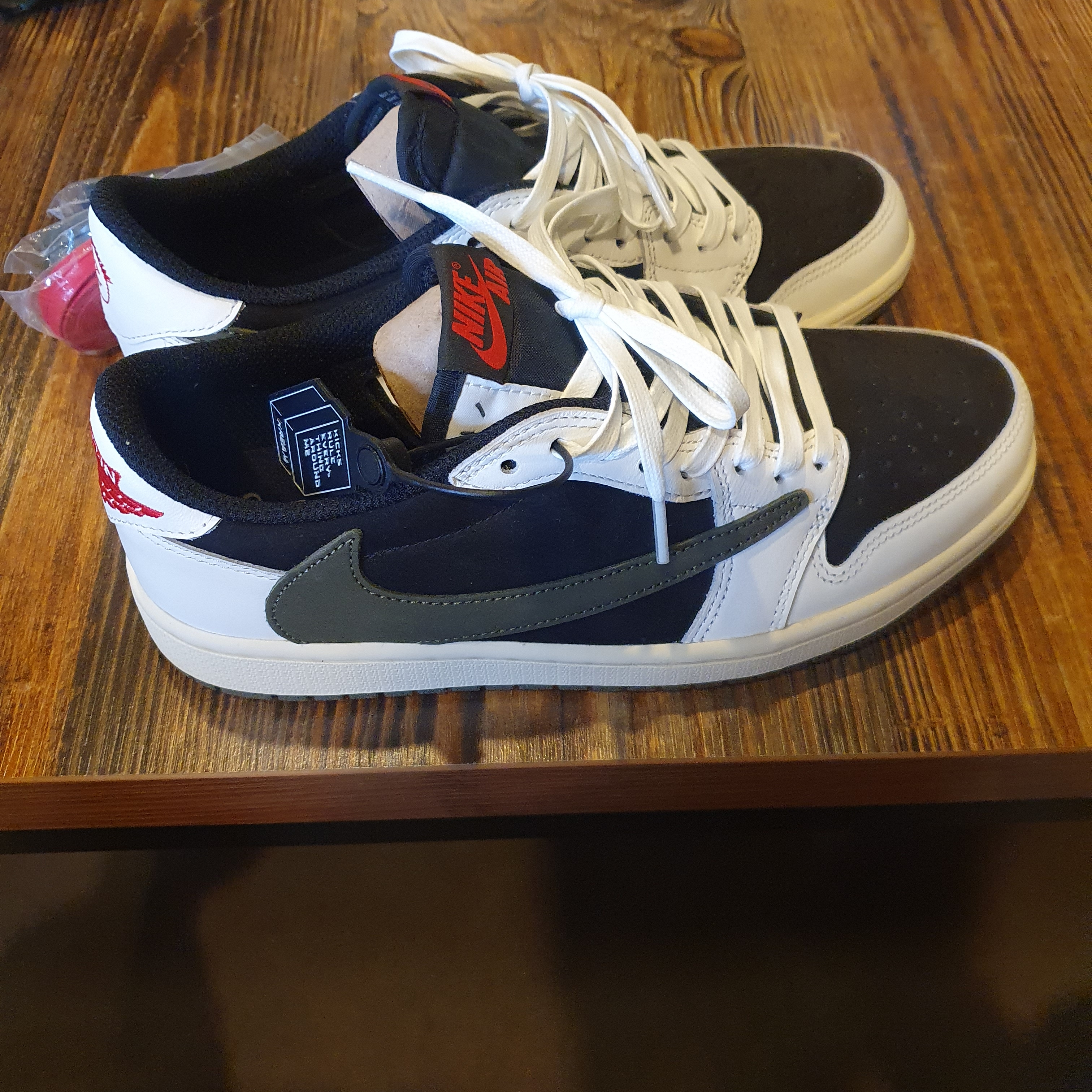 (W) Jordan 1 x Travis Scott Retro Low OG SP Medium Olive 착용 스타일