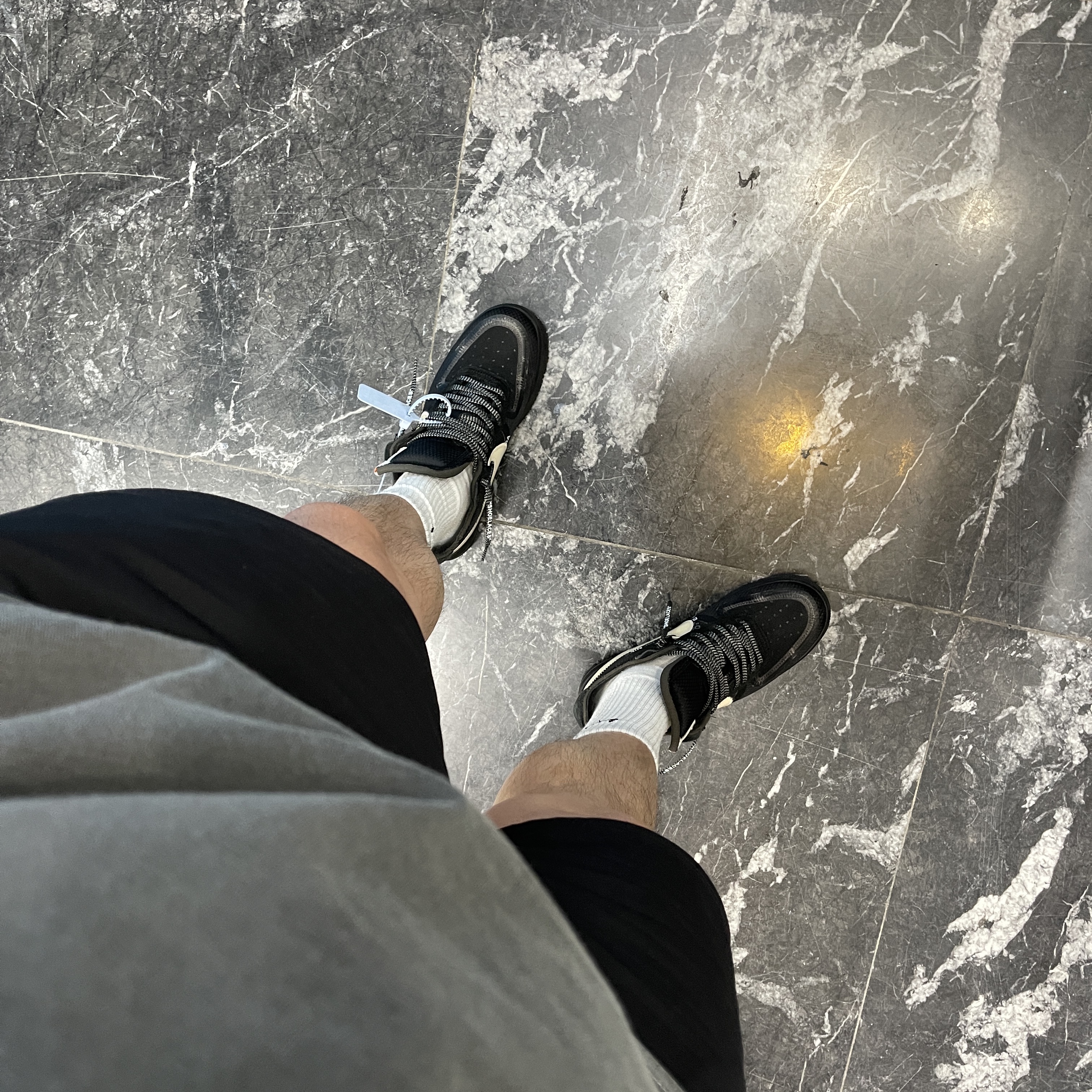 Nike x Off-White Air Force 1 Low Black White 착용 스타일