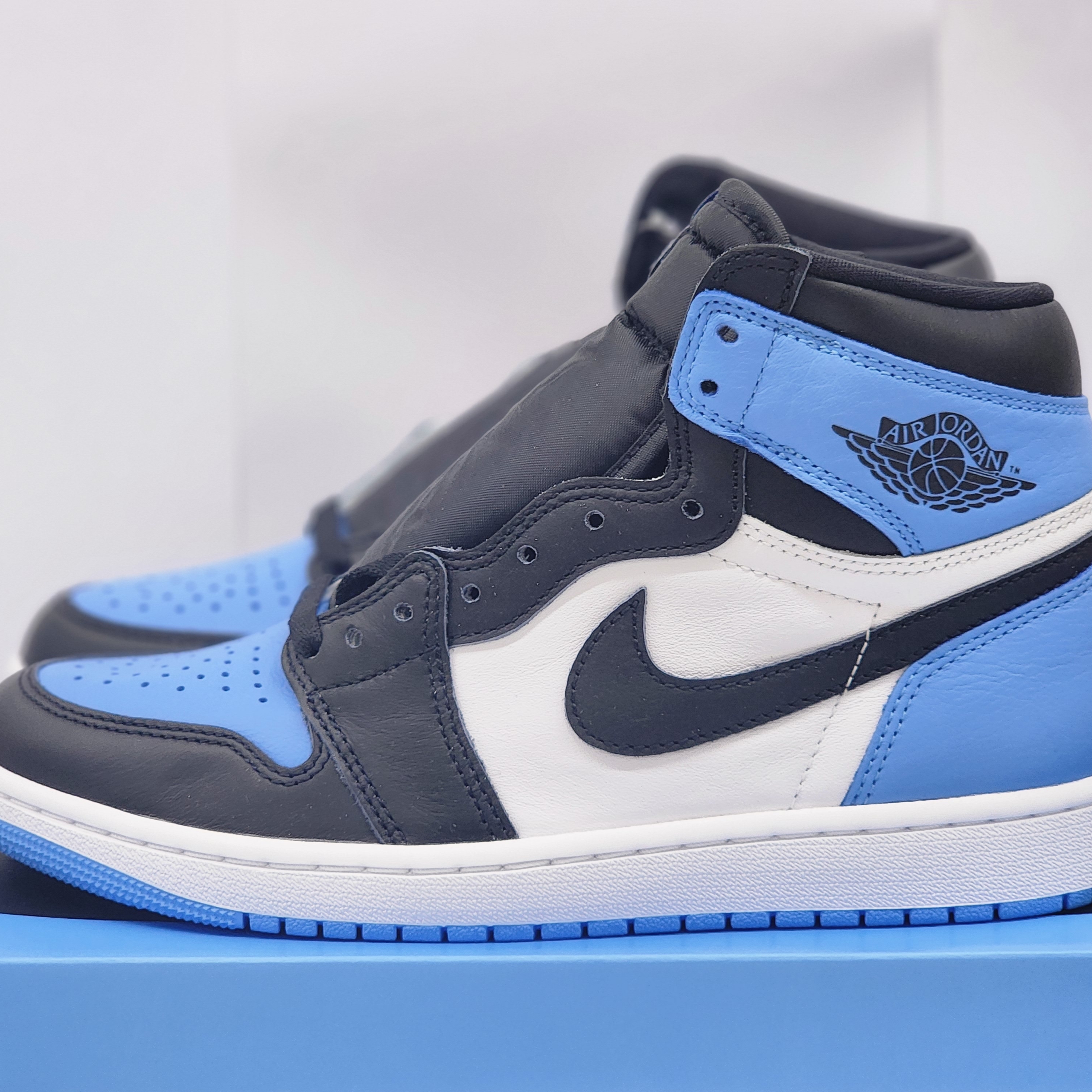 Jordan 1 Retro High OG University Blue 착용 스타일 - 2