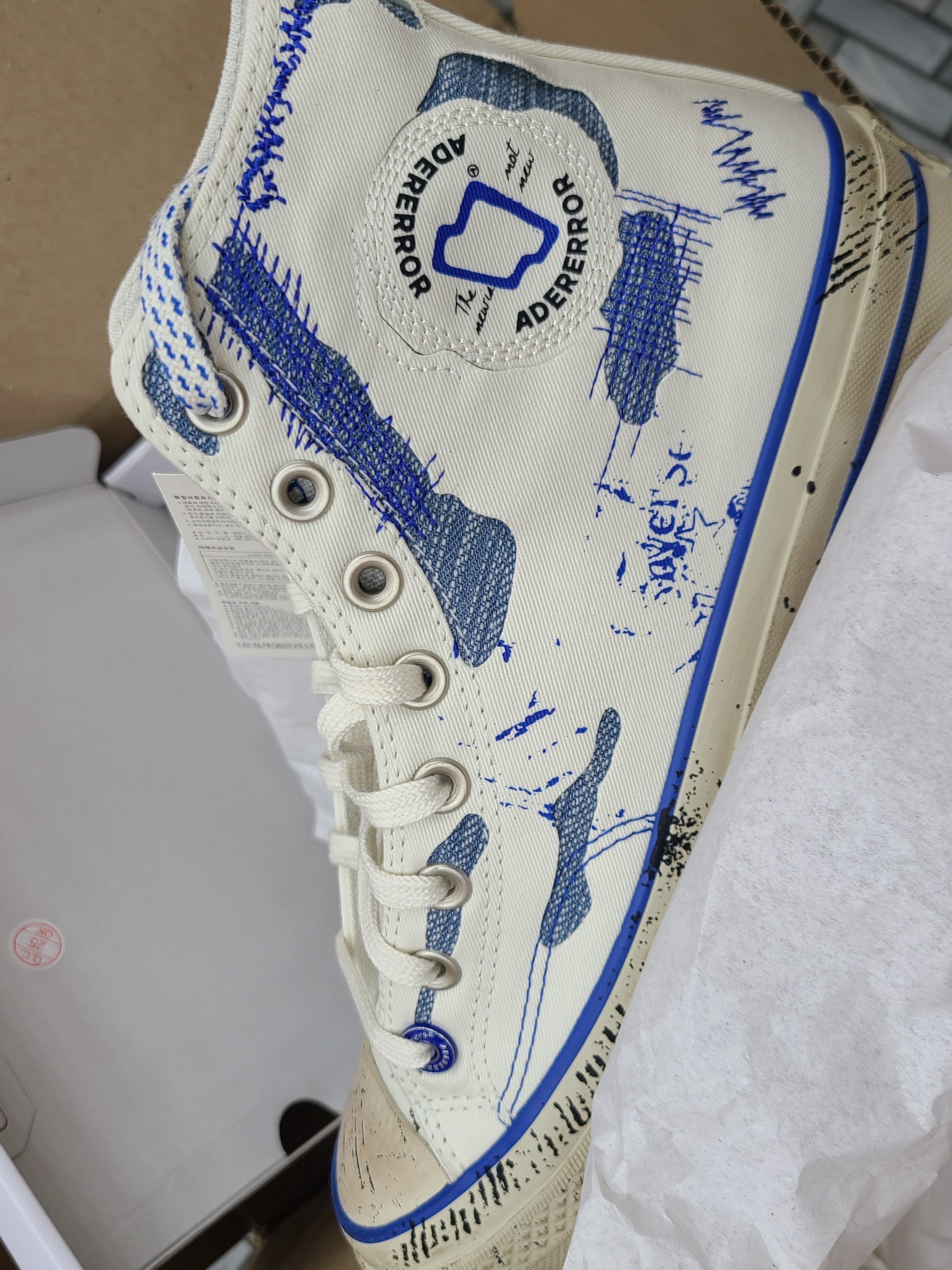 Converse x Ader Error Chuck 70 High White, Converse x Ader Error Chuck 70 Ox Imperial Blue 착용 스타일 - 1