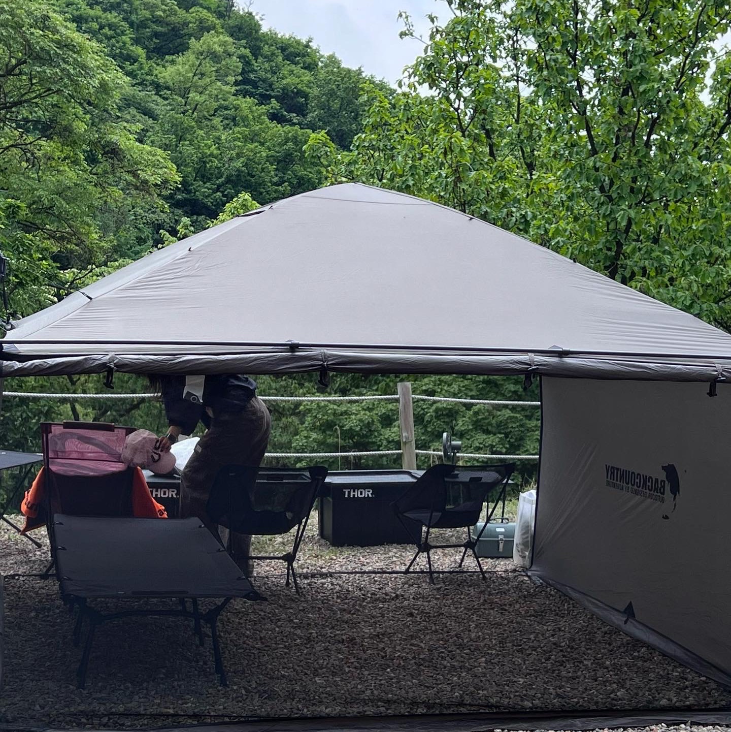 Helinox Tactical Cot Convertible Black (Without Legs), Helinox Chair One All Black 착용 스타일
