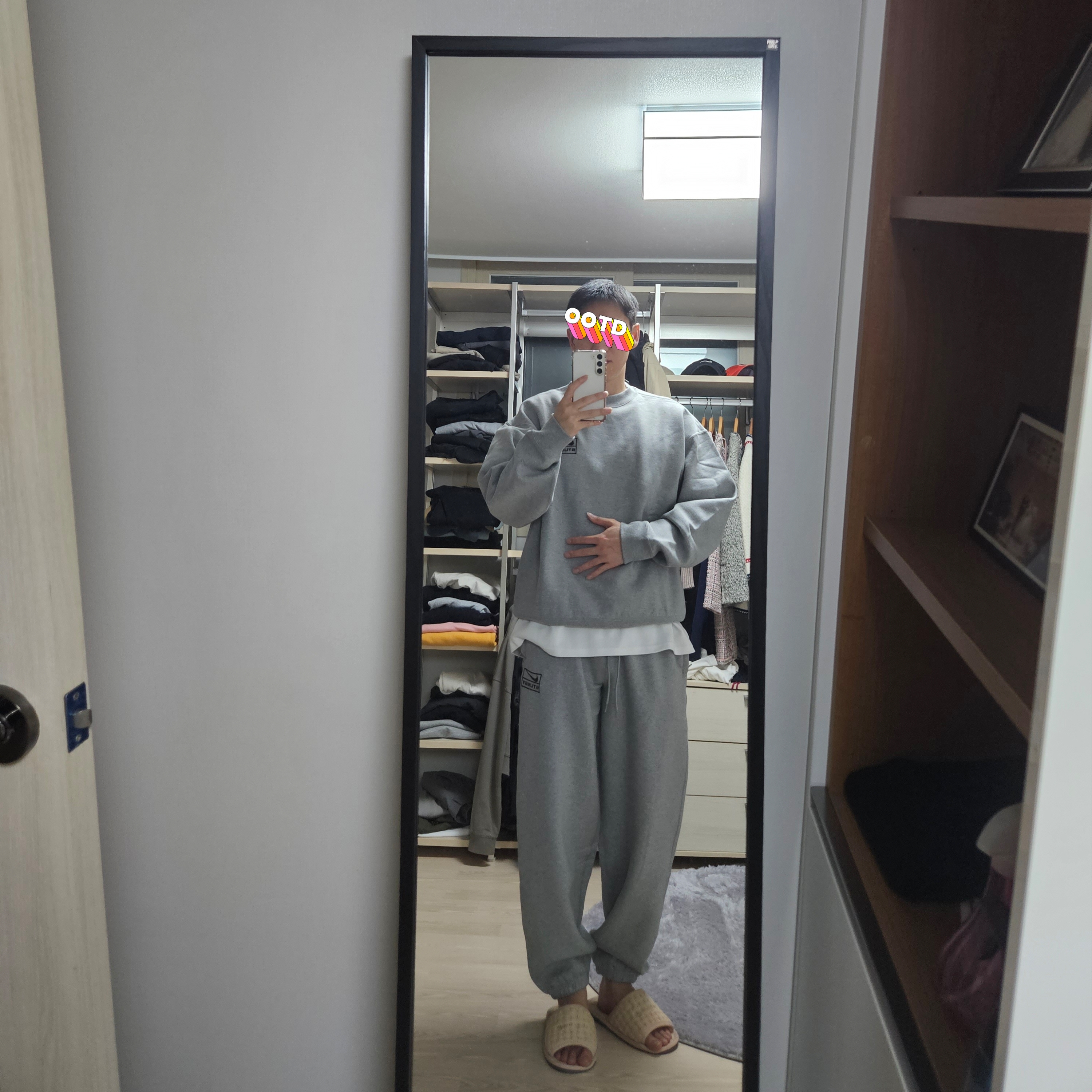 Nike x Stussy NRG Fleece Pants Dark Grey Heather (DO9340-063), Nike x Stussy NRG Fleece Crewneck Dark Grey Heather (DO9337-063) 착용 스타일 - 2
