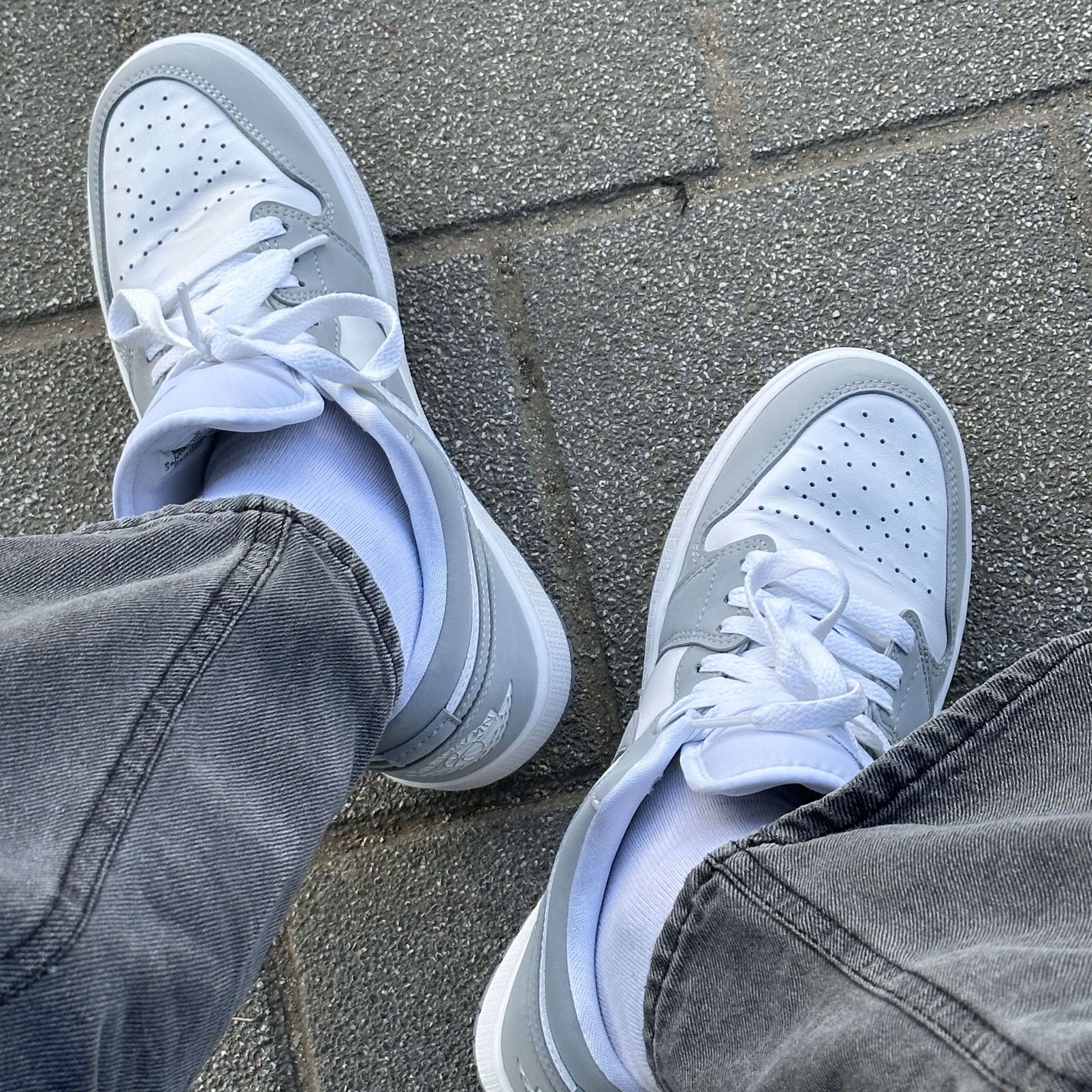 (W) Jordan 1 Low White Wolf Grey 착용 스타일