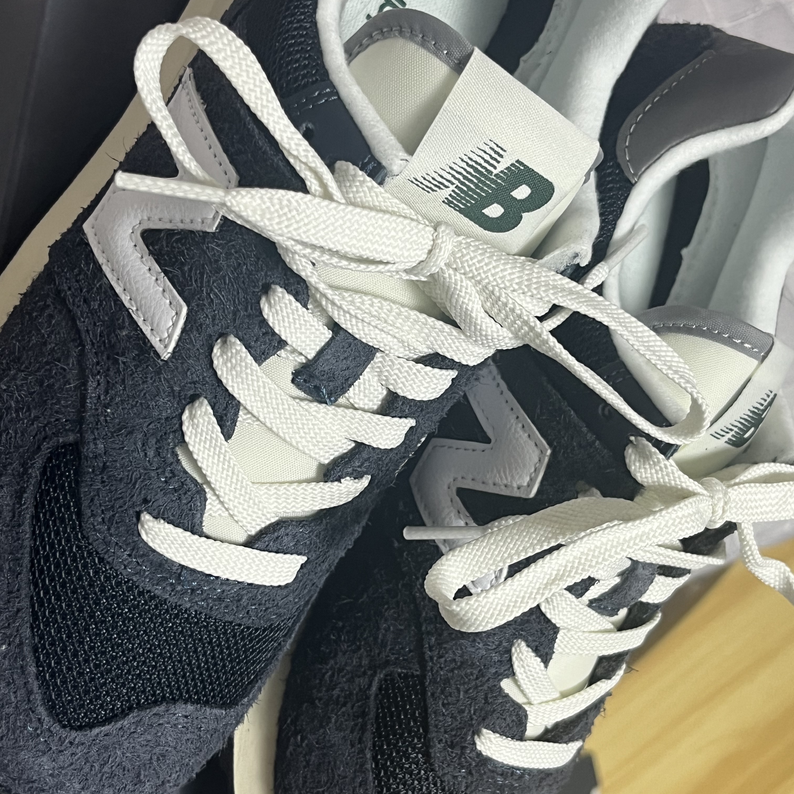 New Balance 574 Heritage Navy 착용 스타일