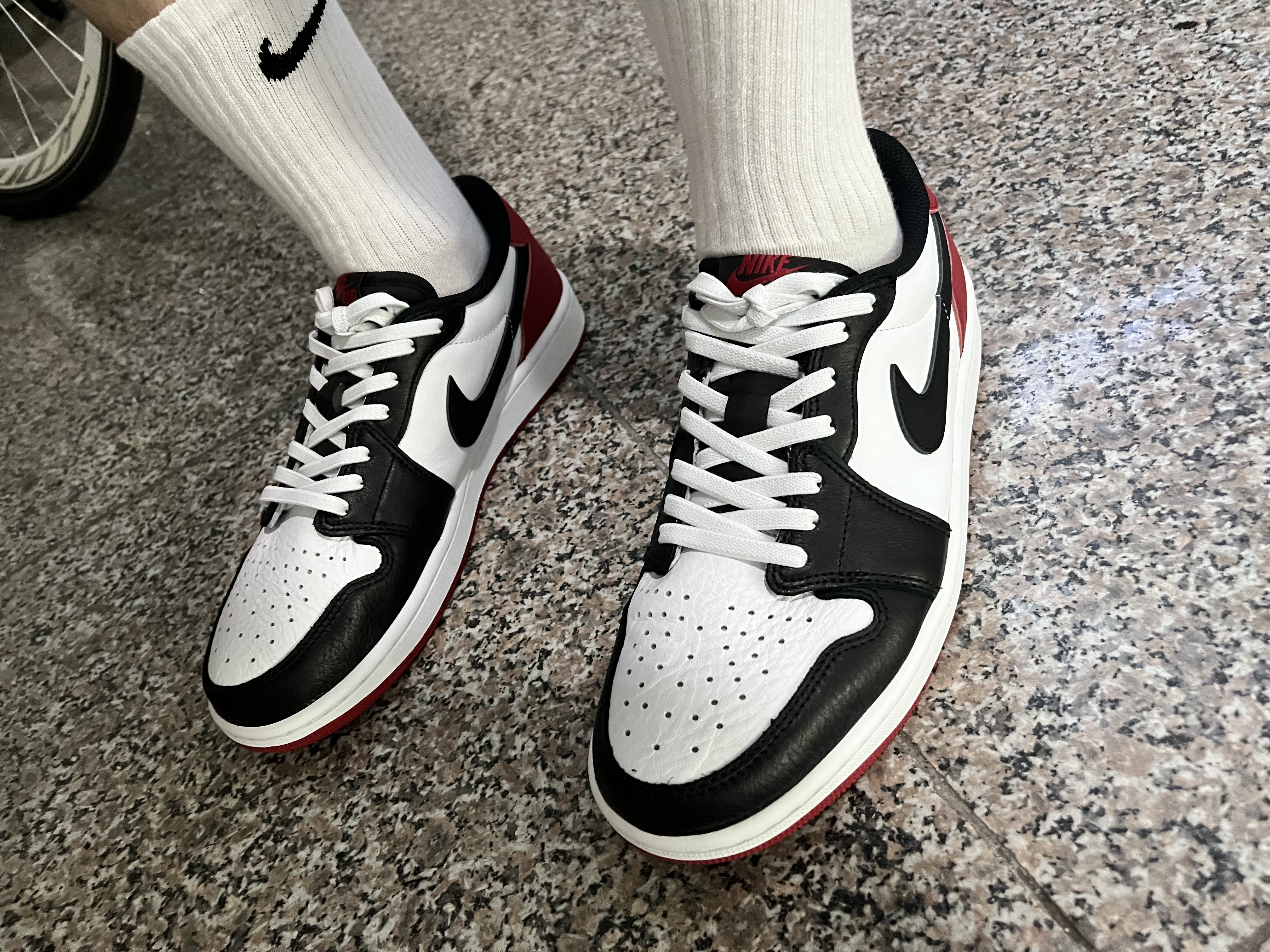 Jordan 1 Retro Low OG Black Toe 착용 스타일