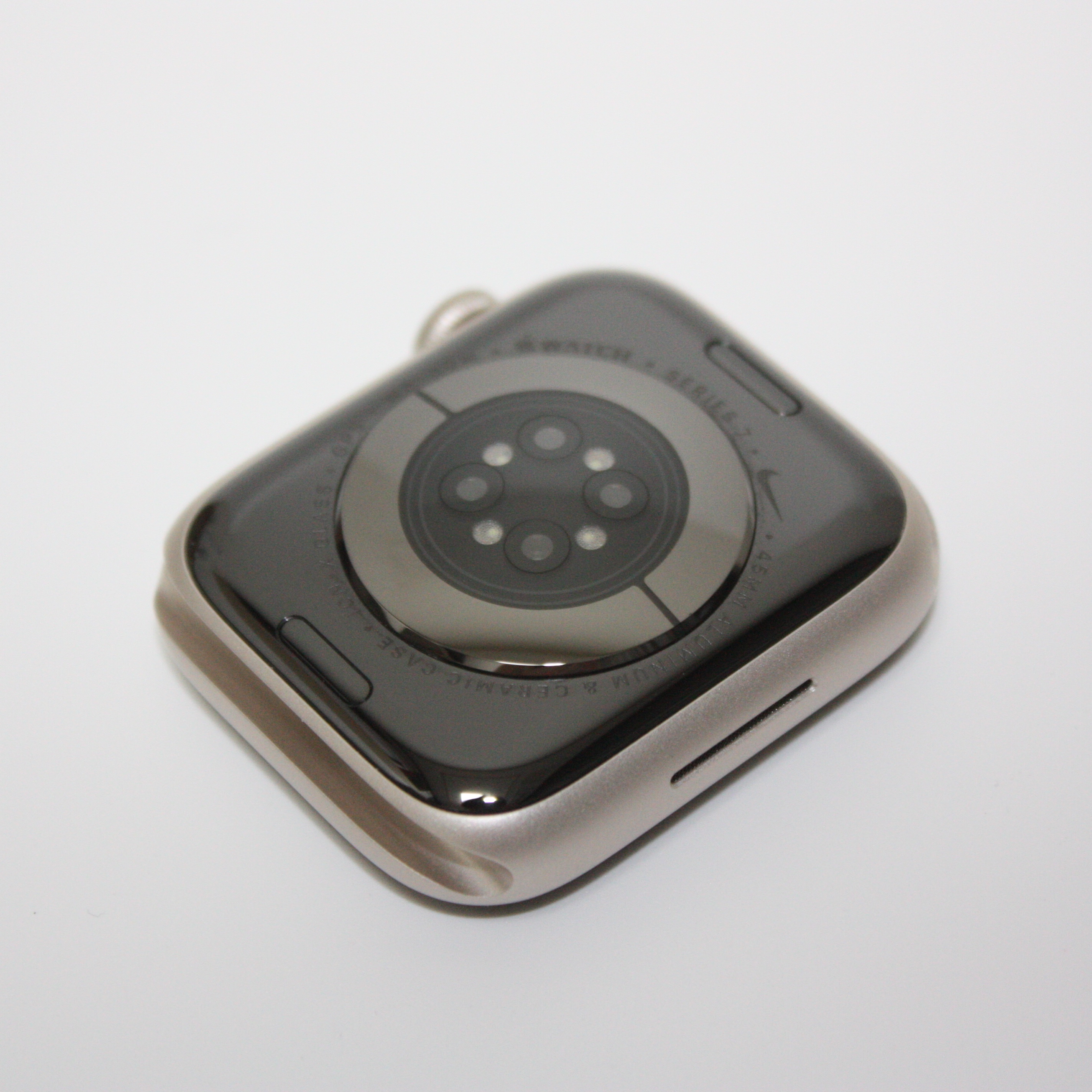 Apple Watch Nike Series 7 45mm GPS Starlight Aluminum Case with Nike Sport Band Pure Platinum Black (Korean Ver.) 착용 스타일 - 3