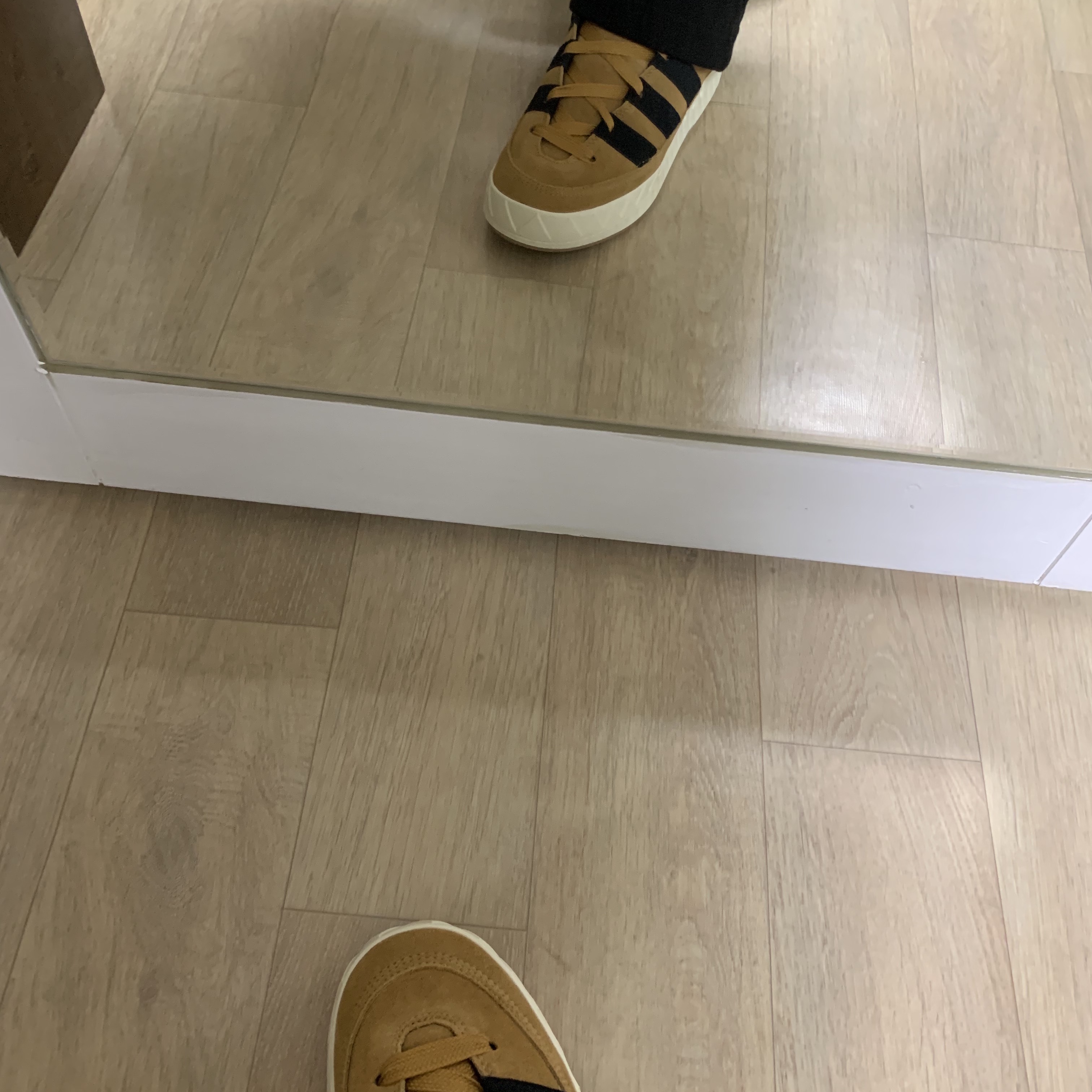 Adidas x Atmos Adimatic OG Shoebox 착용 스타일 - 3