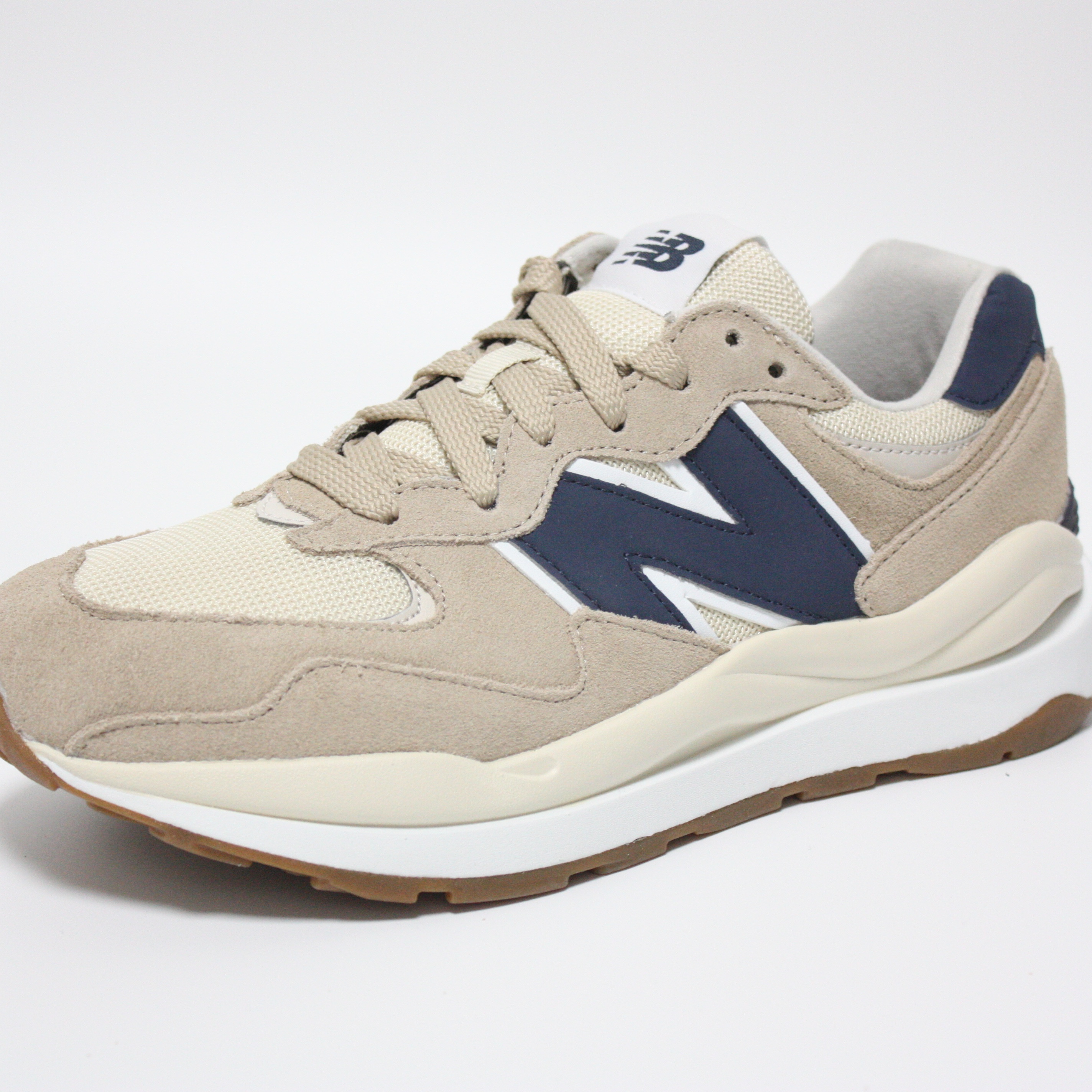 New Balance 5740 Brown Navy 착용 스타일 - 4