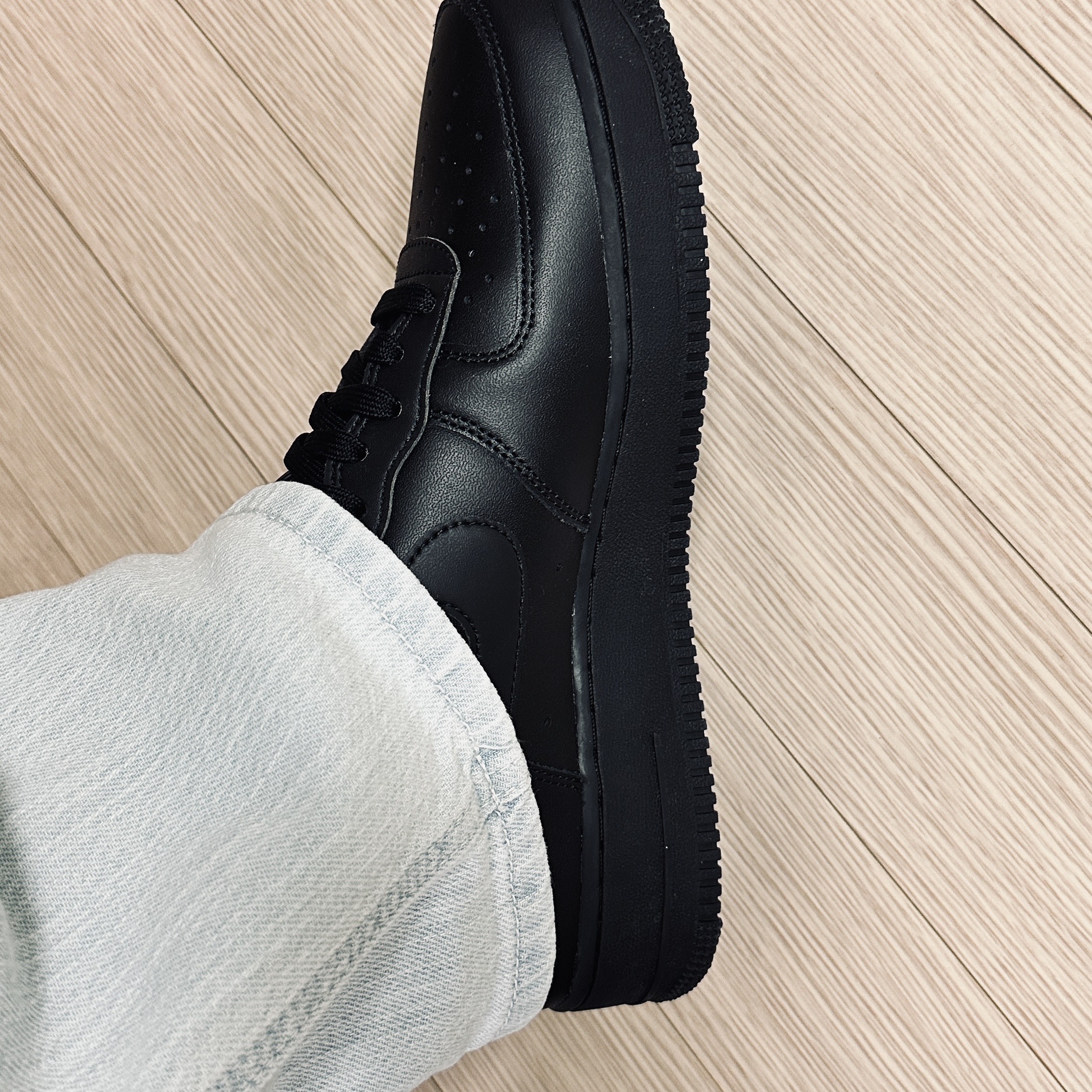 Nike Air Force 1 '07 Fresh Black 착용 스타일 - 4