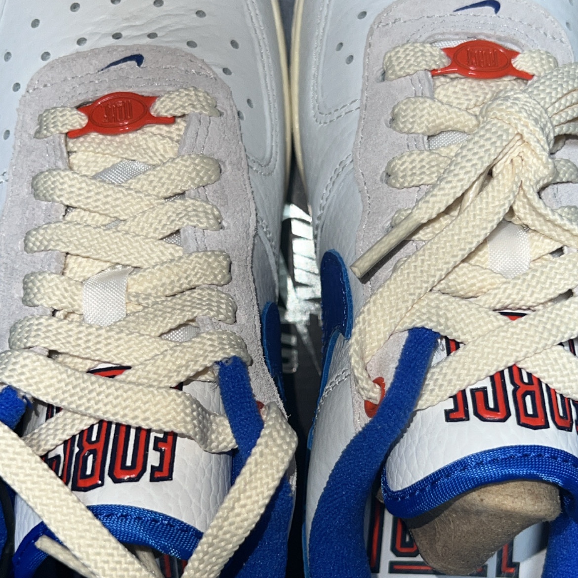(W) Nike Air Force 1 '07 LX University Blue and Summit White 착용 스타일