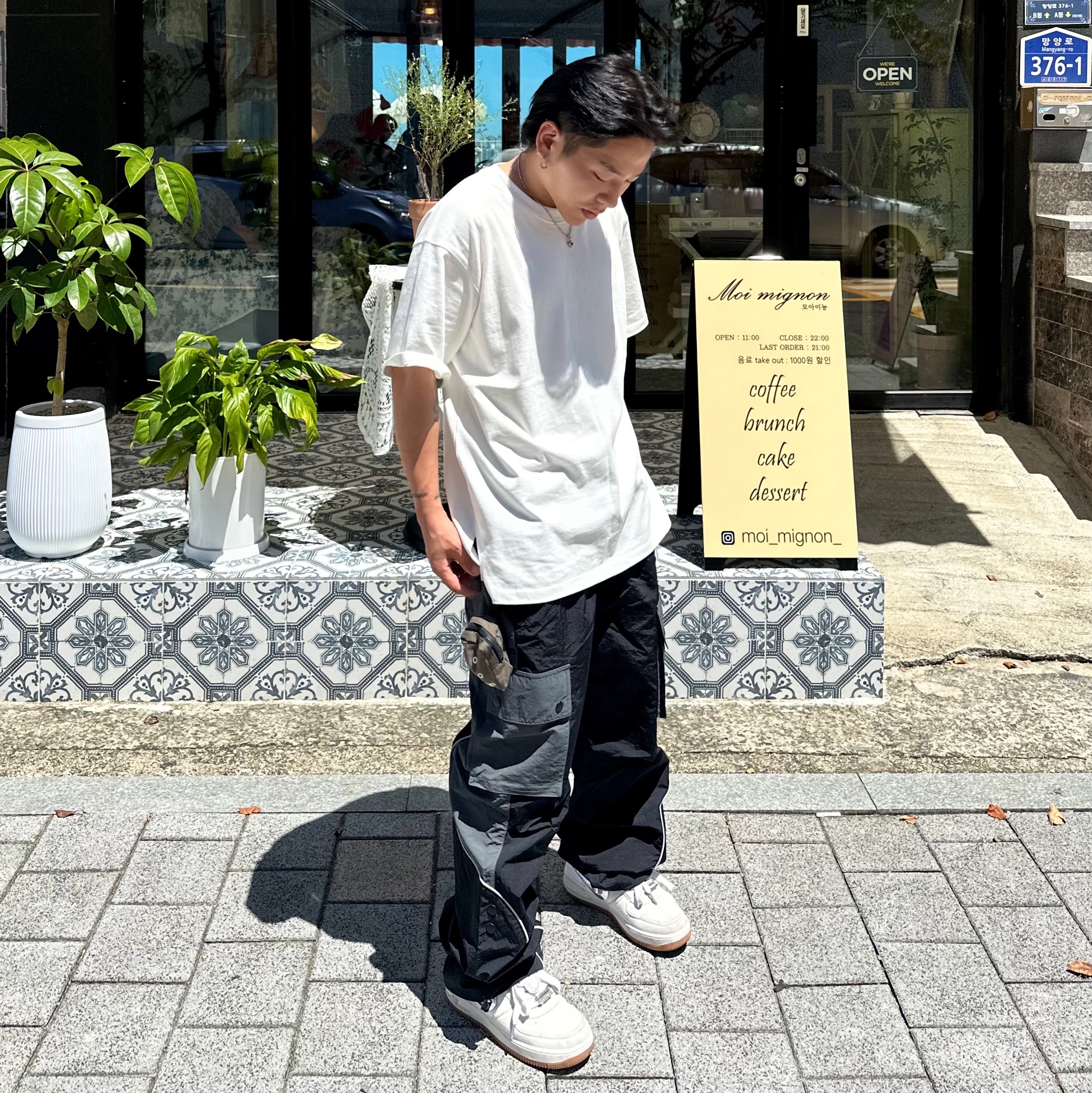 Nike x Travis Scott Air Force 1 Low White 착용 스타일 - 3