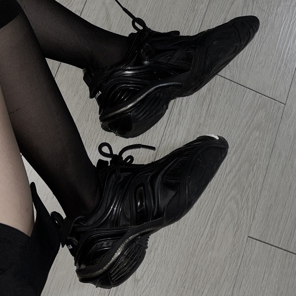 Balenciaga Tyrex Sneakers Black, Comfort Piyong Keyring Black 착용 스타일 - 2