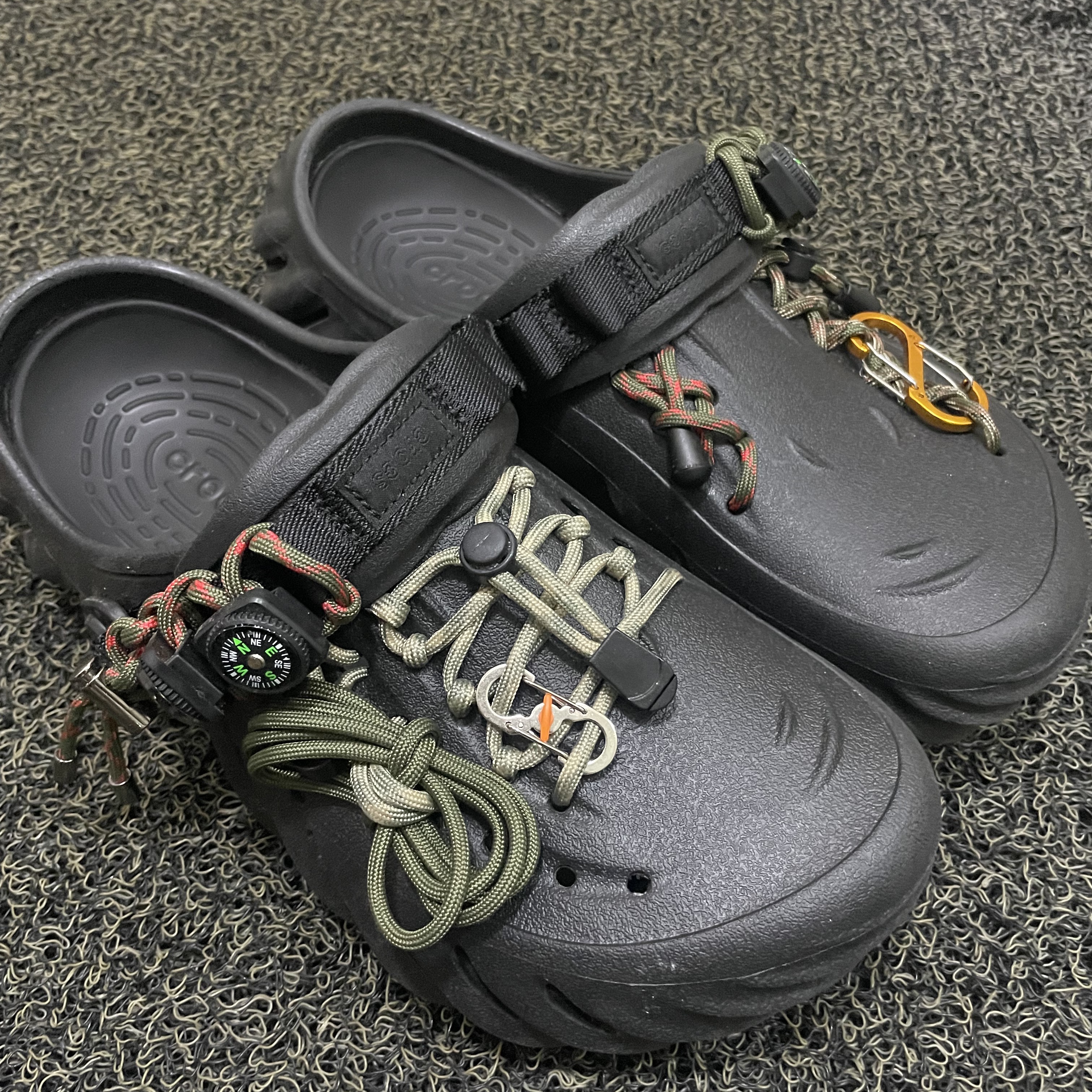 Crocs Echo Clog Black 착용 스타일
