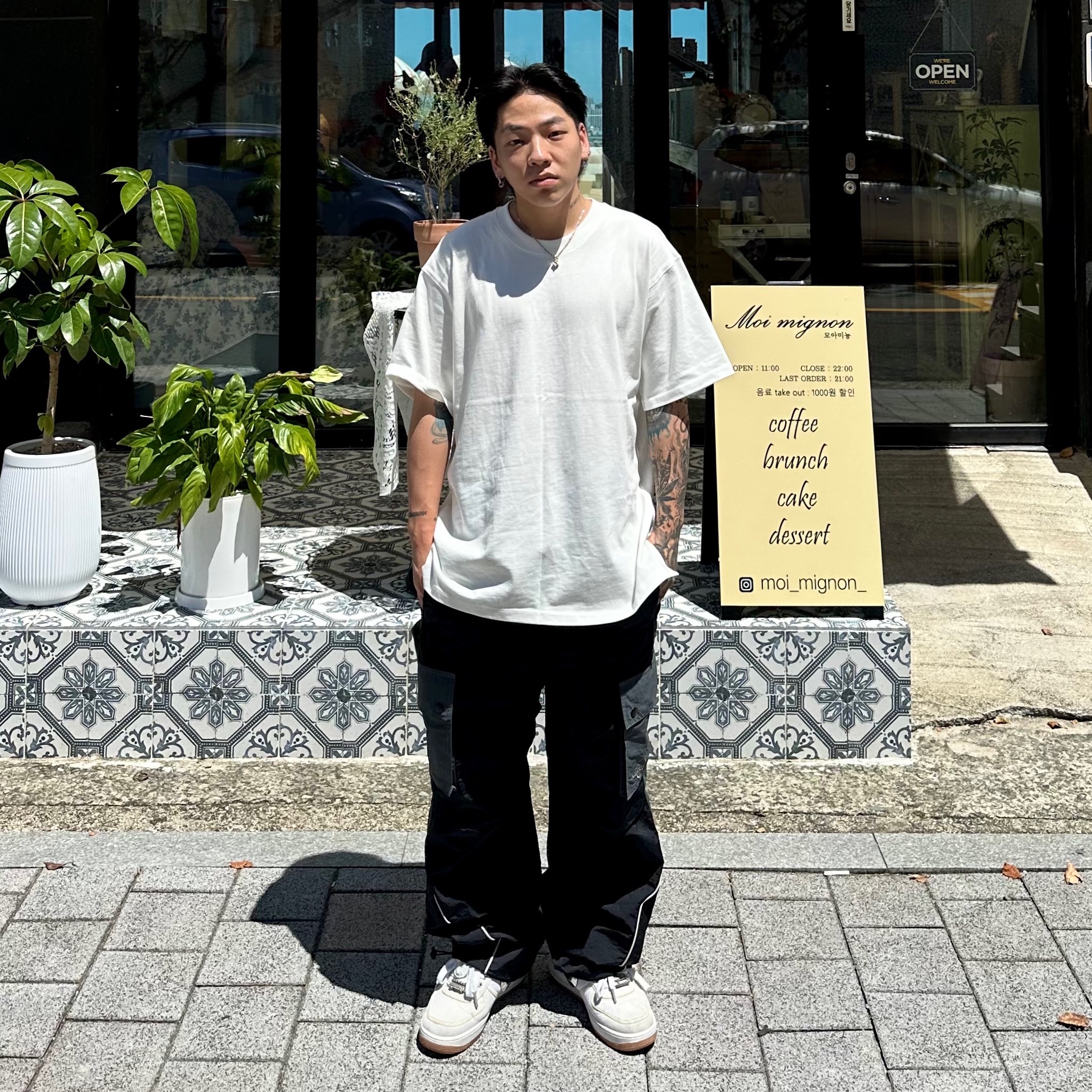Nike x Travis Scott Air Force 1 Low White 착용 스타일 - 2