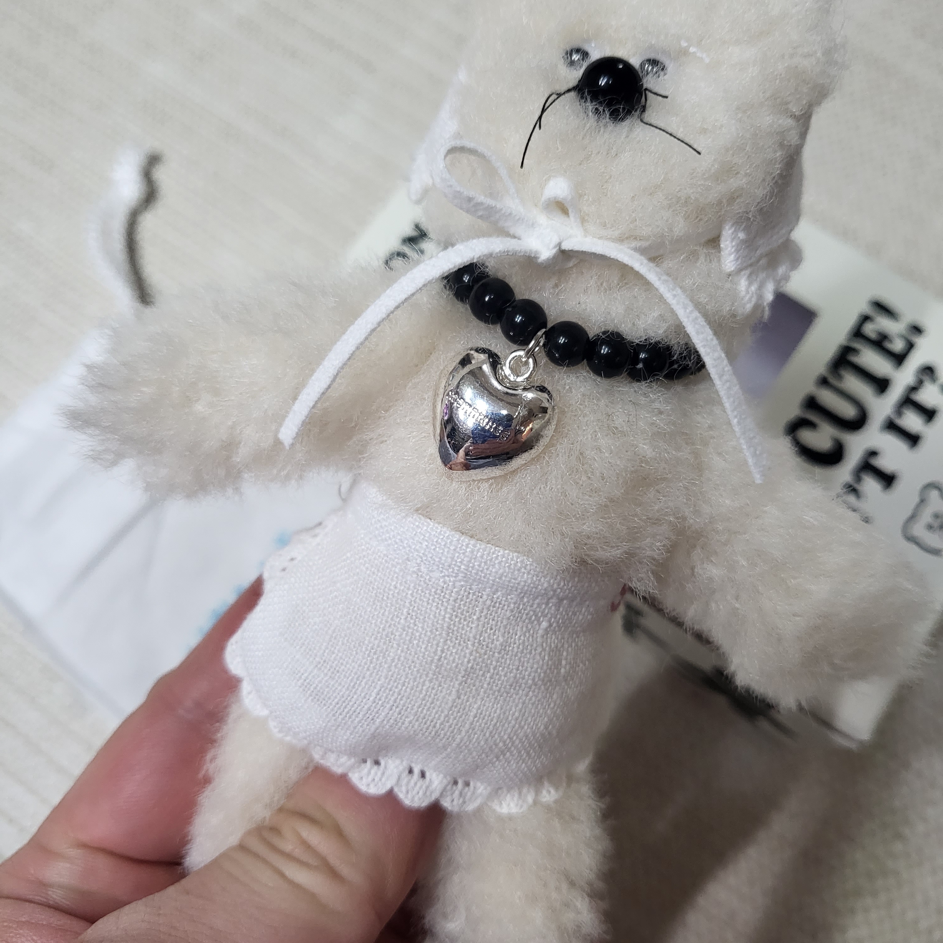 STU x Monamhee Stu's Apron, [KREAM 단독] Monamhee Creami Keyring Cream 착용 스타일
