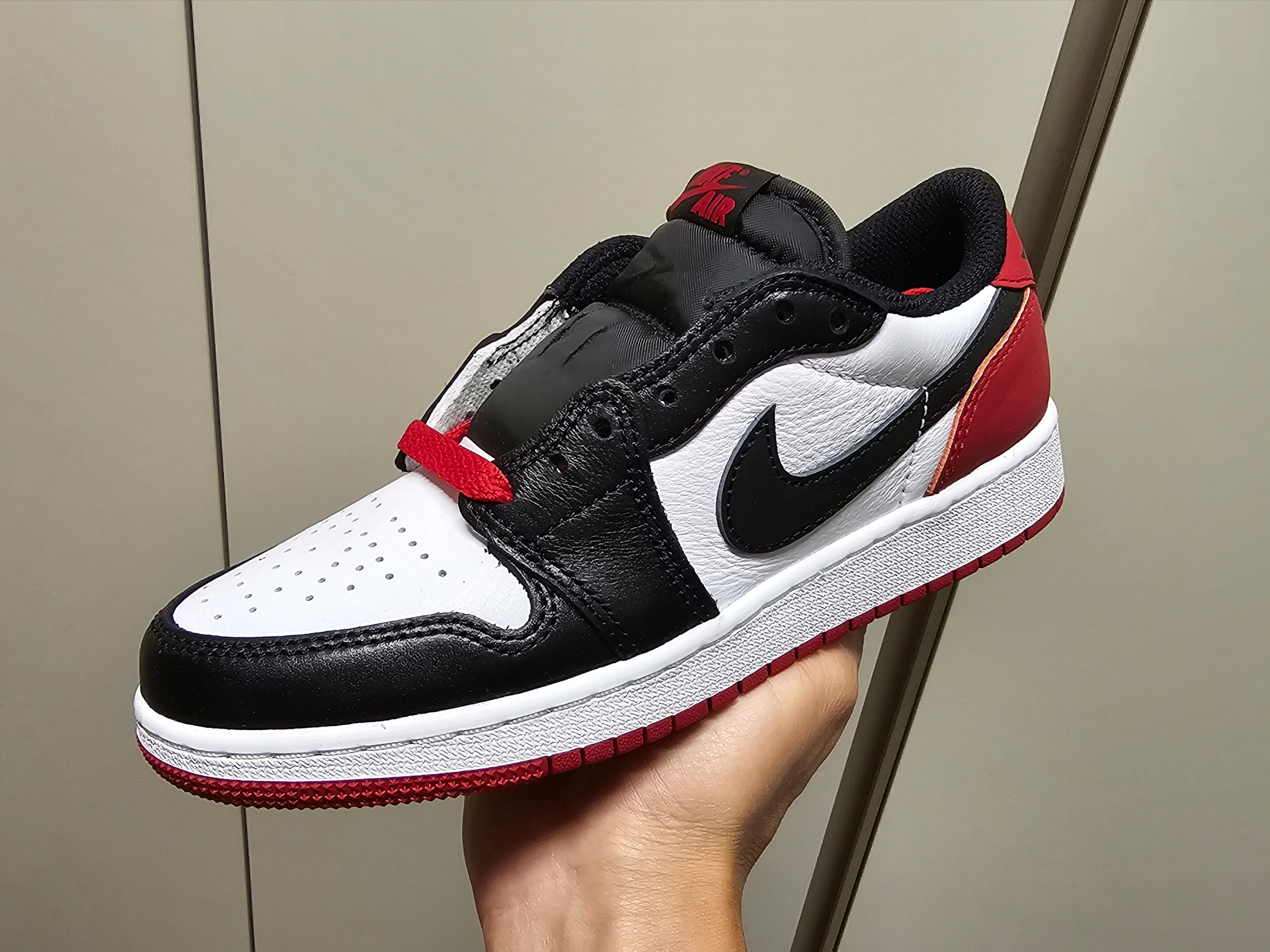 (GS) Jordan 1 Retro Low OG Black Toe 착용 스타일