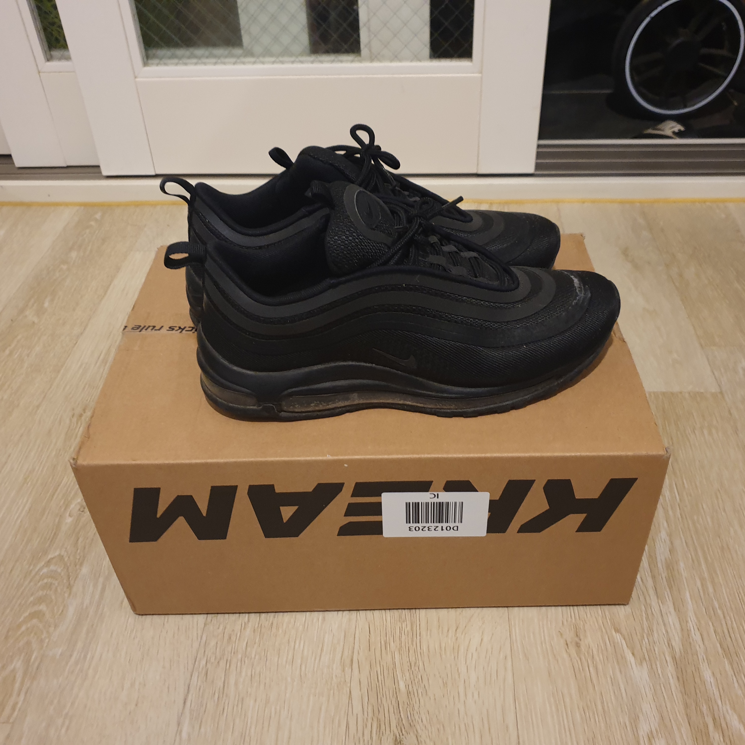 Nike Air Max 97 Triple Black, Nike Classic Cortez Leather Black Dark Grey 착용 스타일 - 2