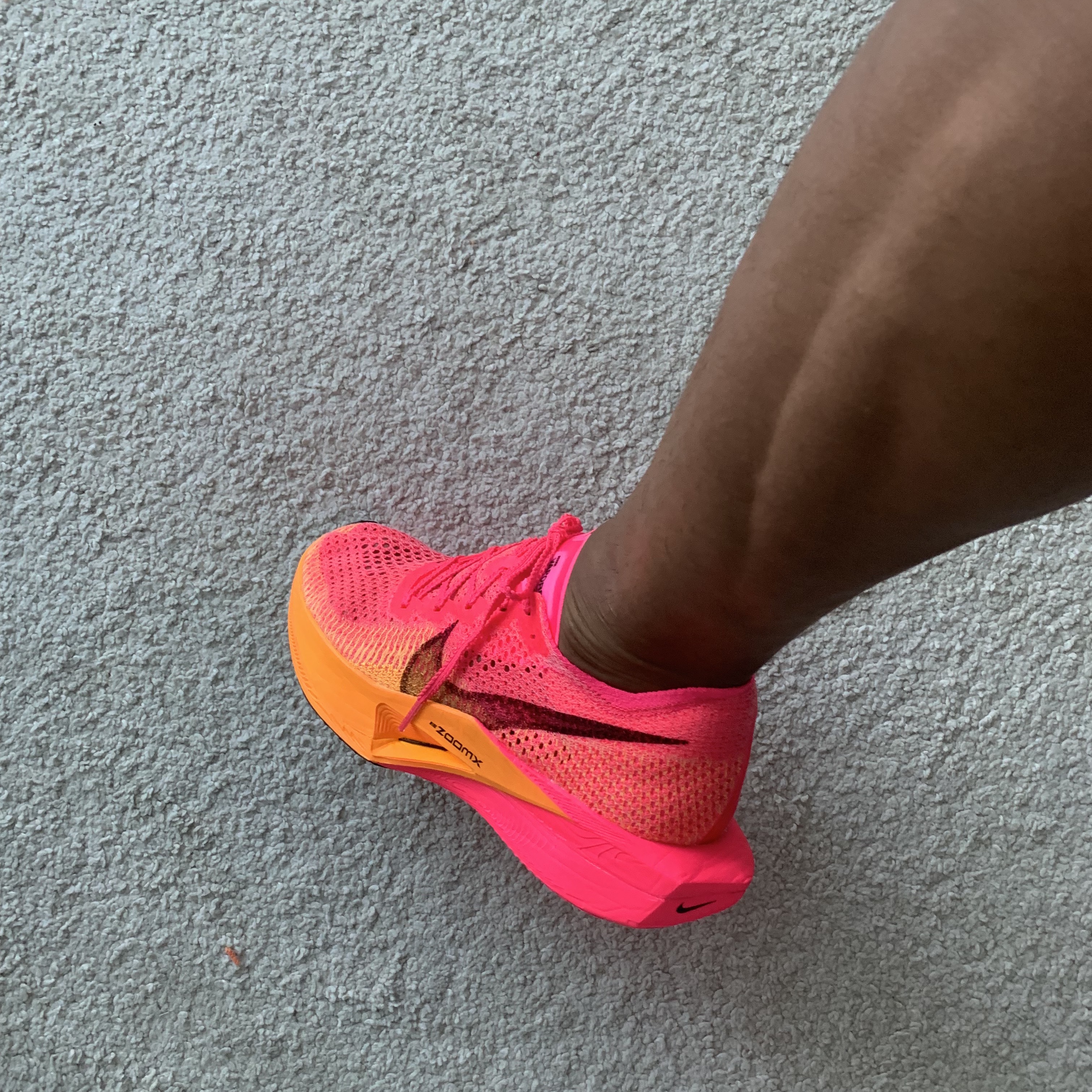 Nike ZoomX Vaporfly Next% 3 Hyper Pink 착용 스타일 - 1