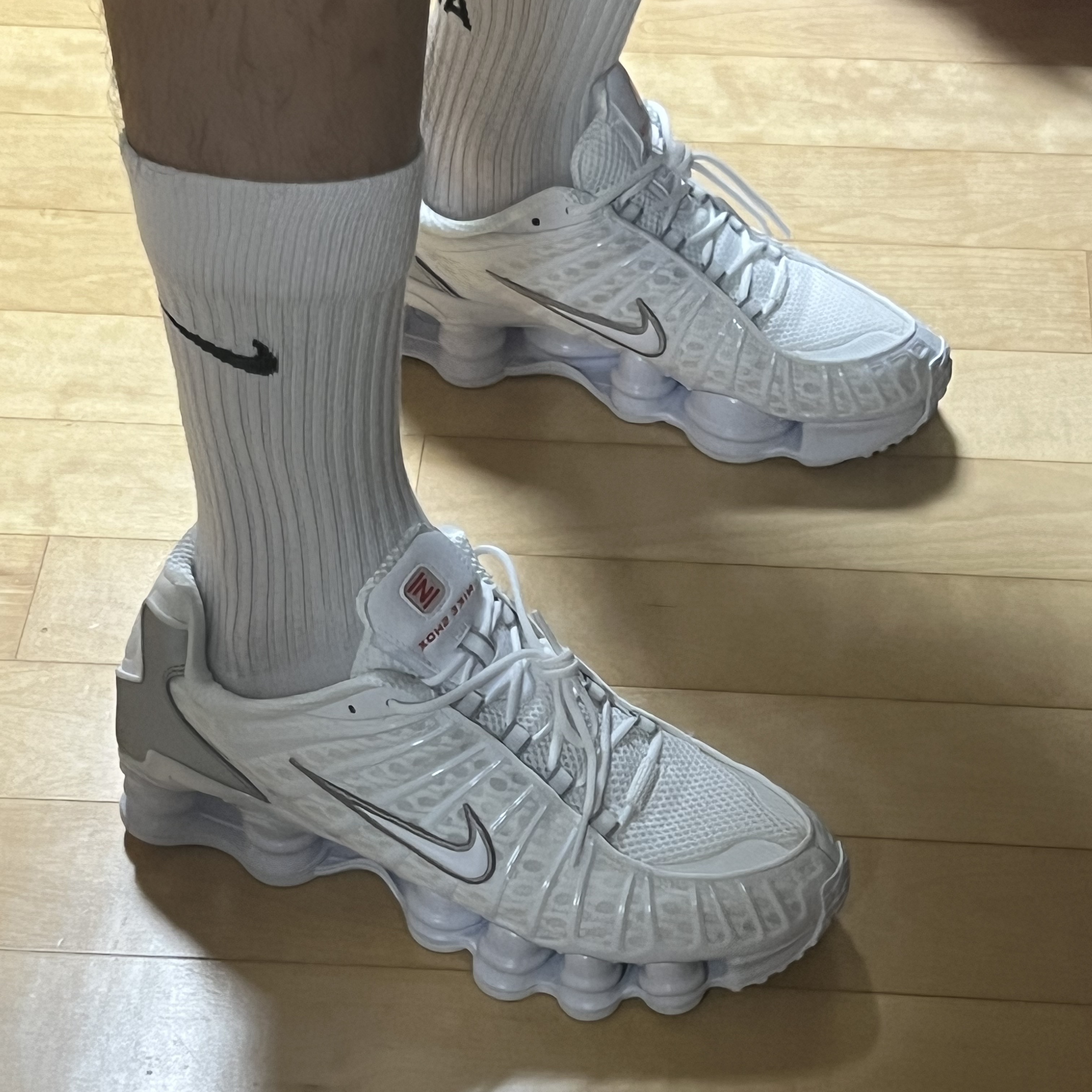 (W) Nike Shox TL White and Max Orange 착용 스타일