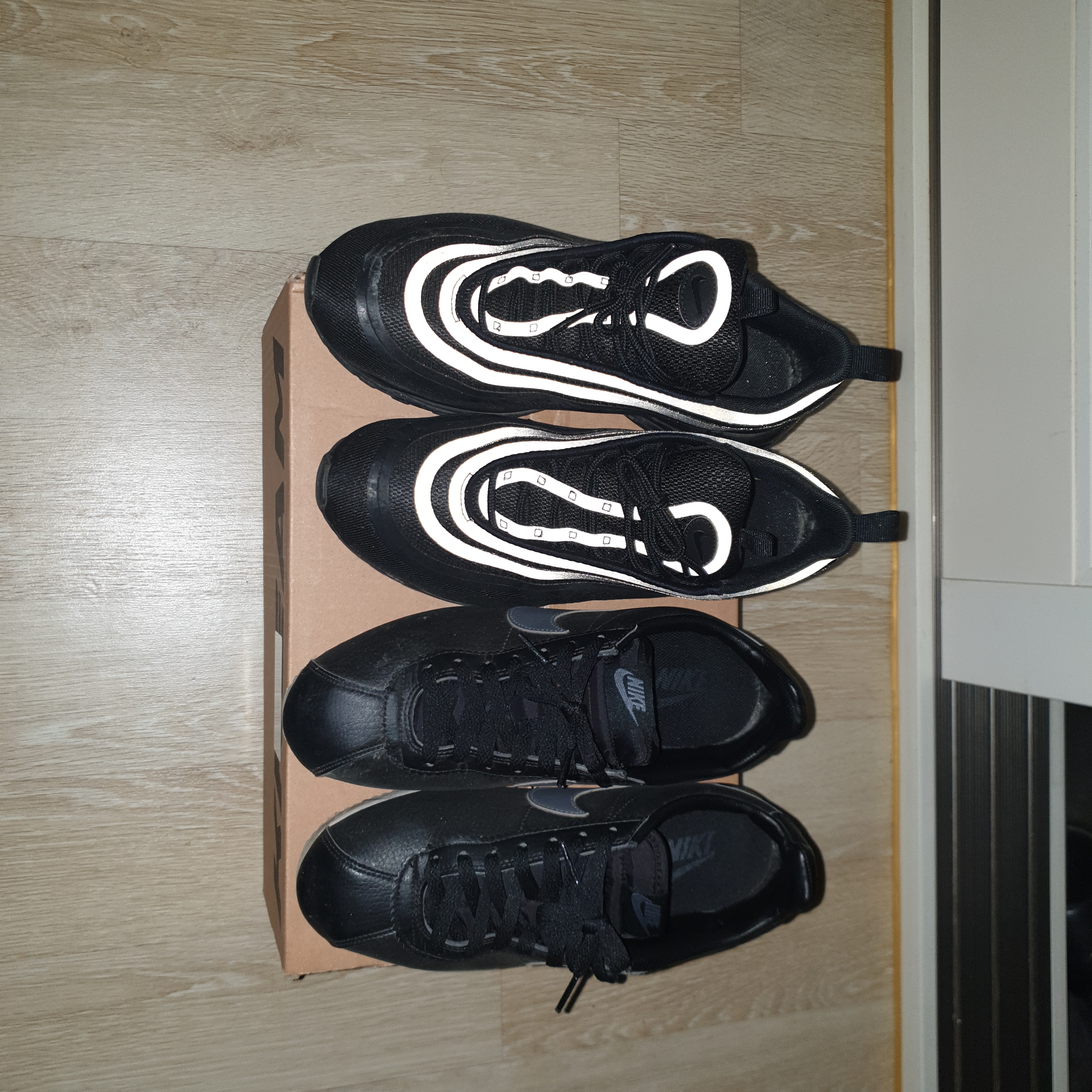 Nike Air Max 97 Triple Black, Nike Classic Cortez Leather Black Dark Grey 착용 스타일 - 4