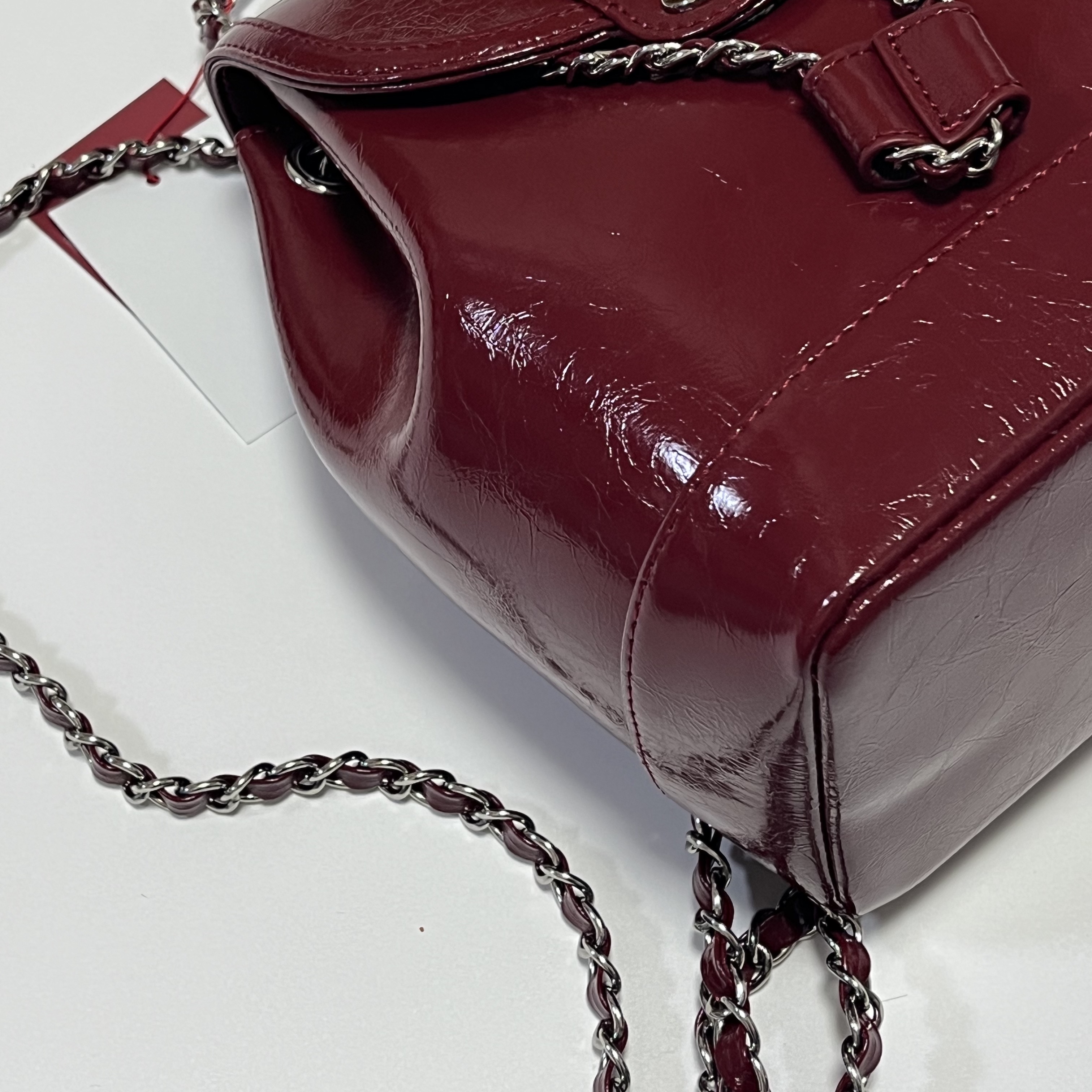 Cardinal Red Hawoo-A Bag Burgundy 착용 스타일 - 2
