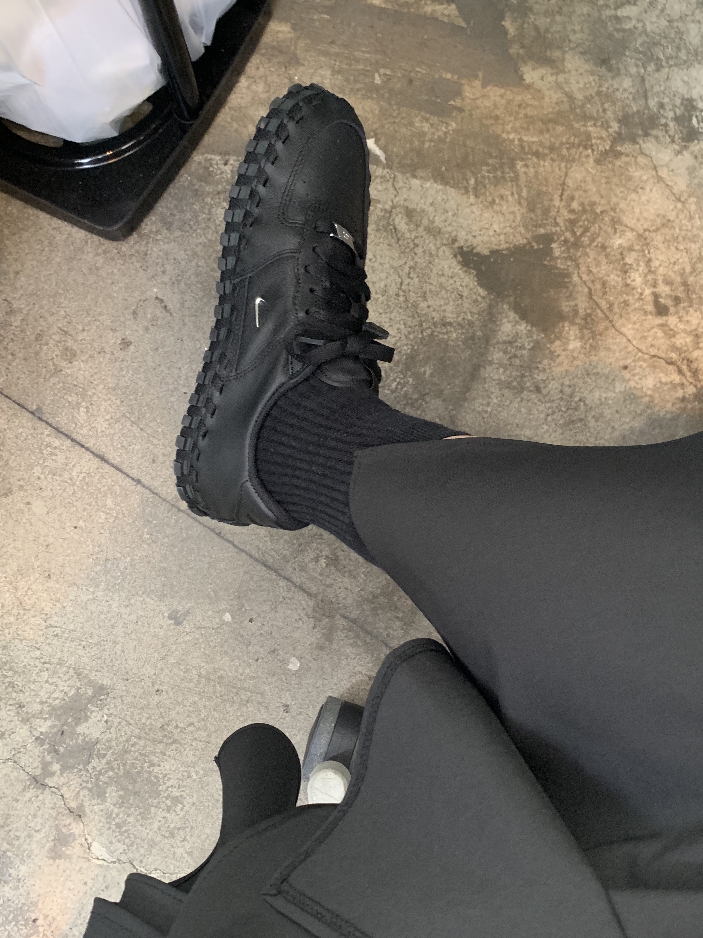 Nike x Jacquemus J Force 1 Low LX SP Black 착용 스타일 - 2