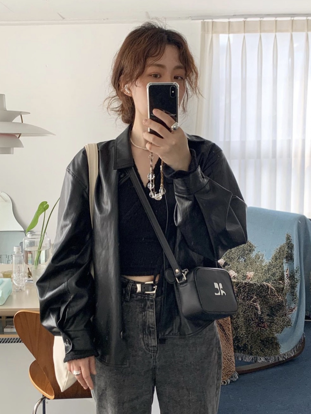 Courreges Reedition Camera Bag Black, Courreges Reedition Camera Bag Navy 착용 스타일