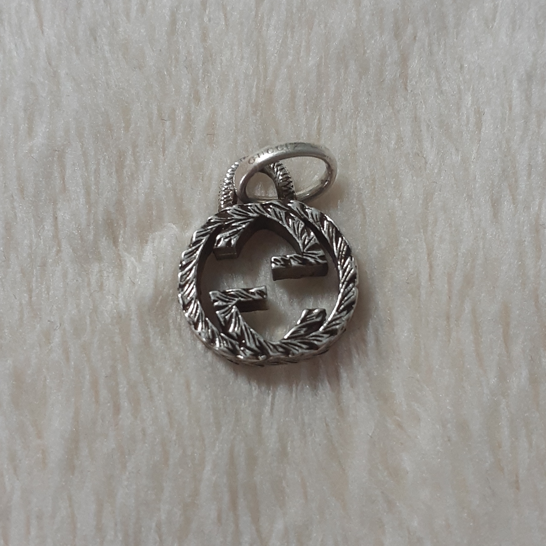 Gucci Interlocking G Pendant Necklace Silver 착용 스타일 - 3
